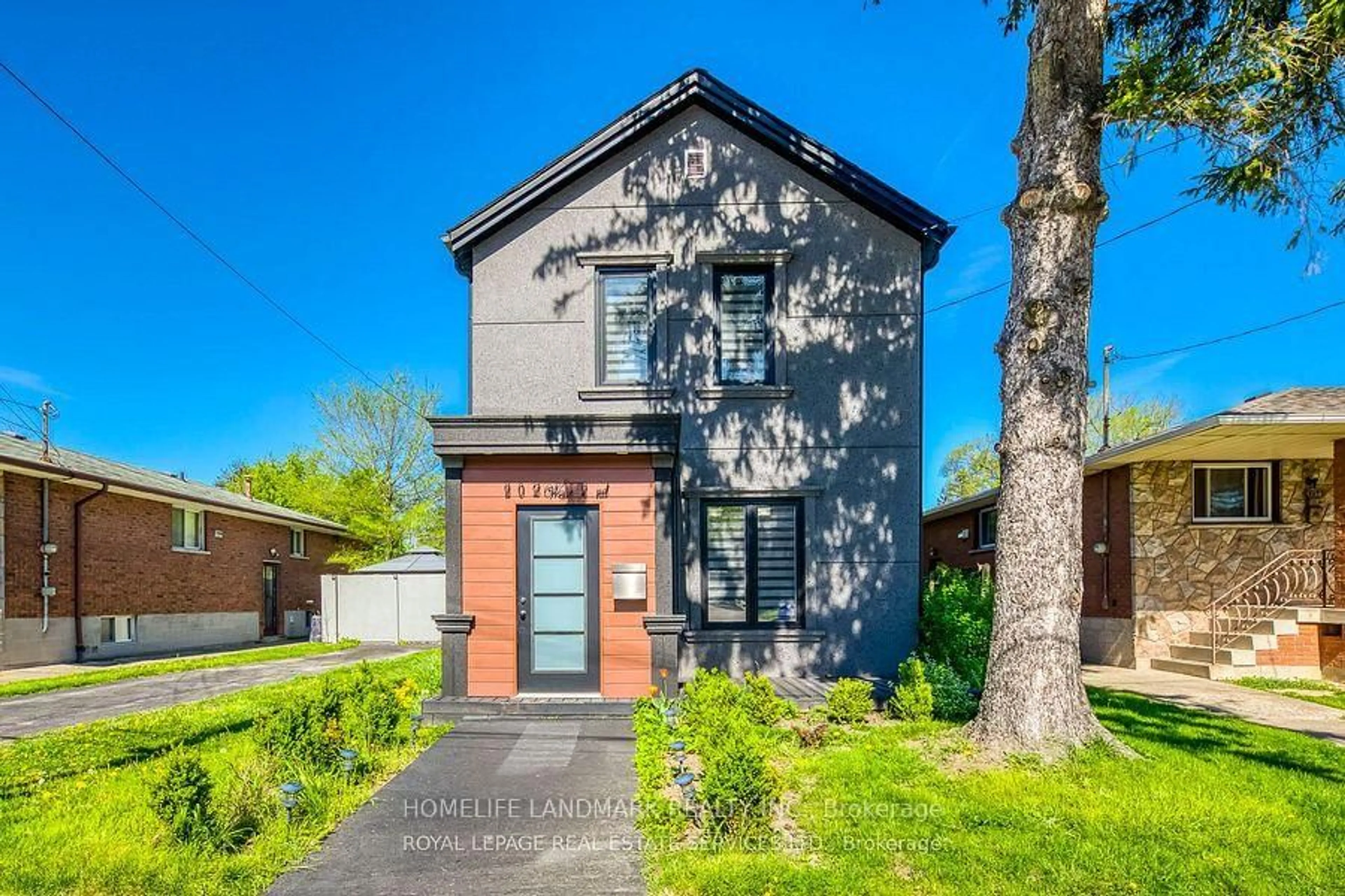 Home with brick exterior material, street for 202 West 2nd St, Hamilton Ontario L9C 3G1