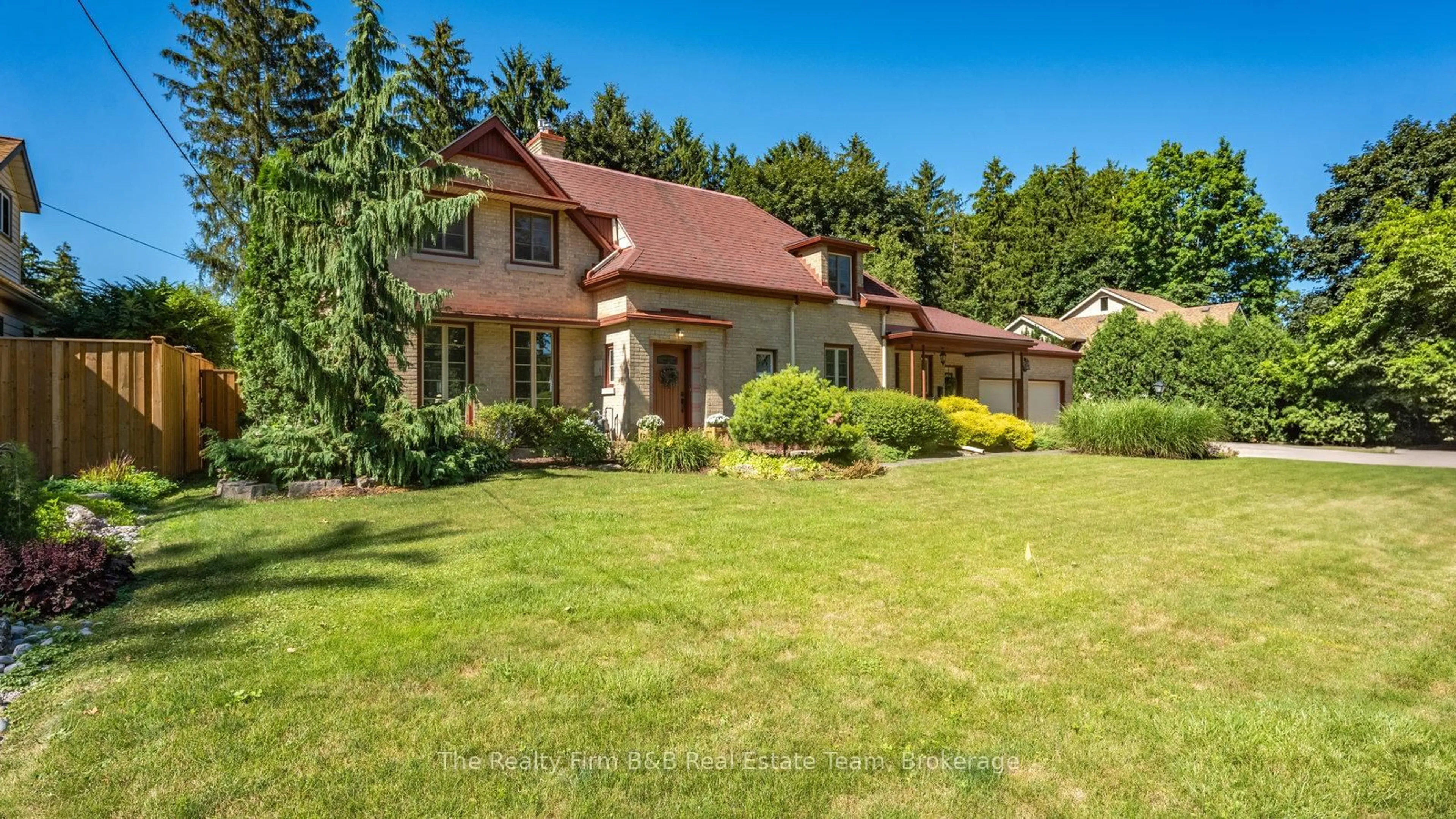 A pic from outside/outdoor area/front of a property/back of a property/a pic from drone, unknown for 459 Devonshire Ave, Woodstock Ontario N4S 5P5