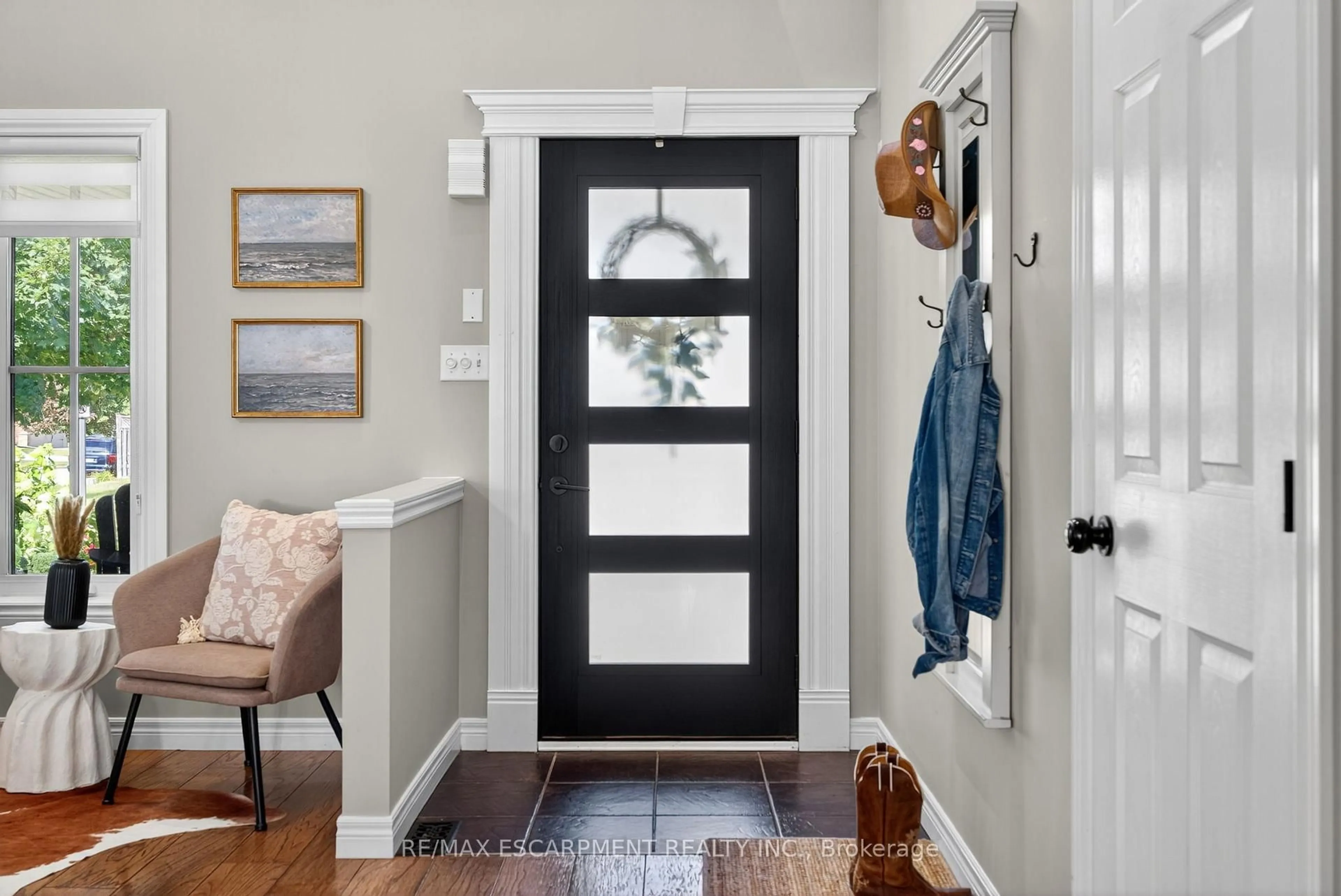 Indoor entryway for 95 Etherington Cres, Hamilton Ontario L0R 1C0
