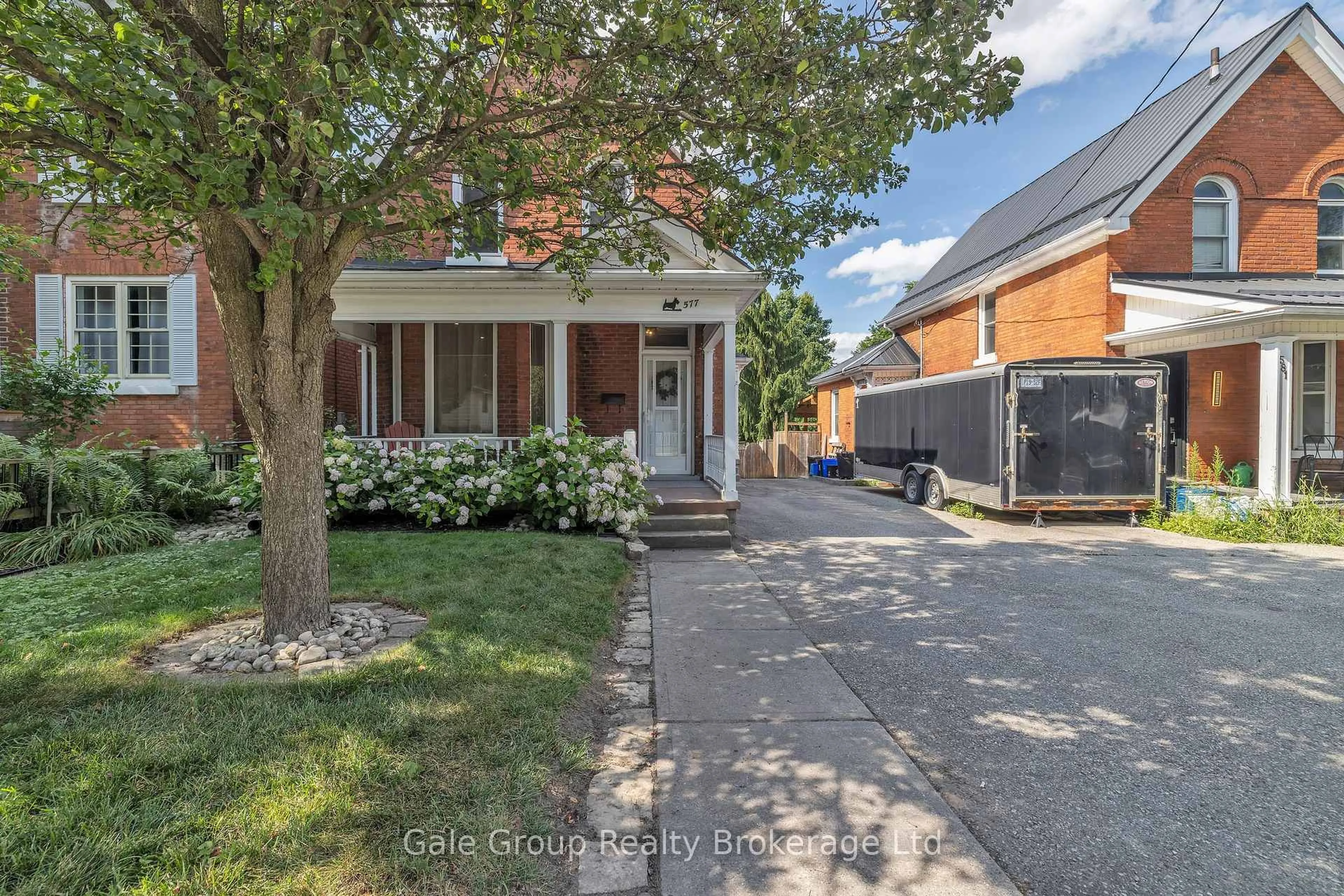A pic from outside/outdoor area/front of a property/back of a property/a pic from drone, street for 577 GEORGE St, Woodstock Ontario N4S 4J7