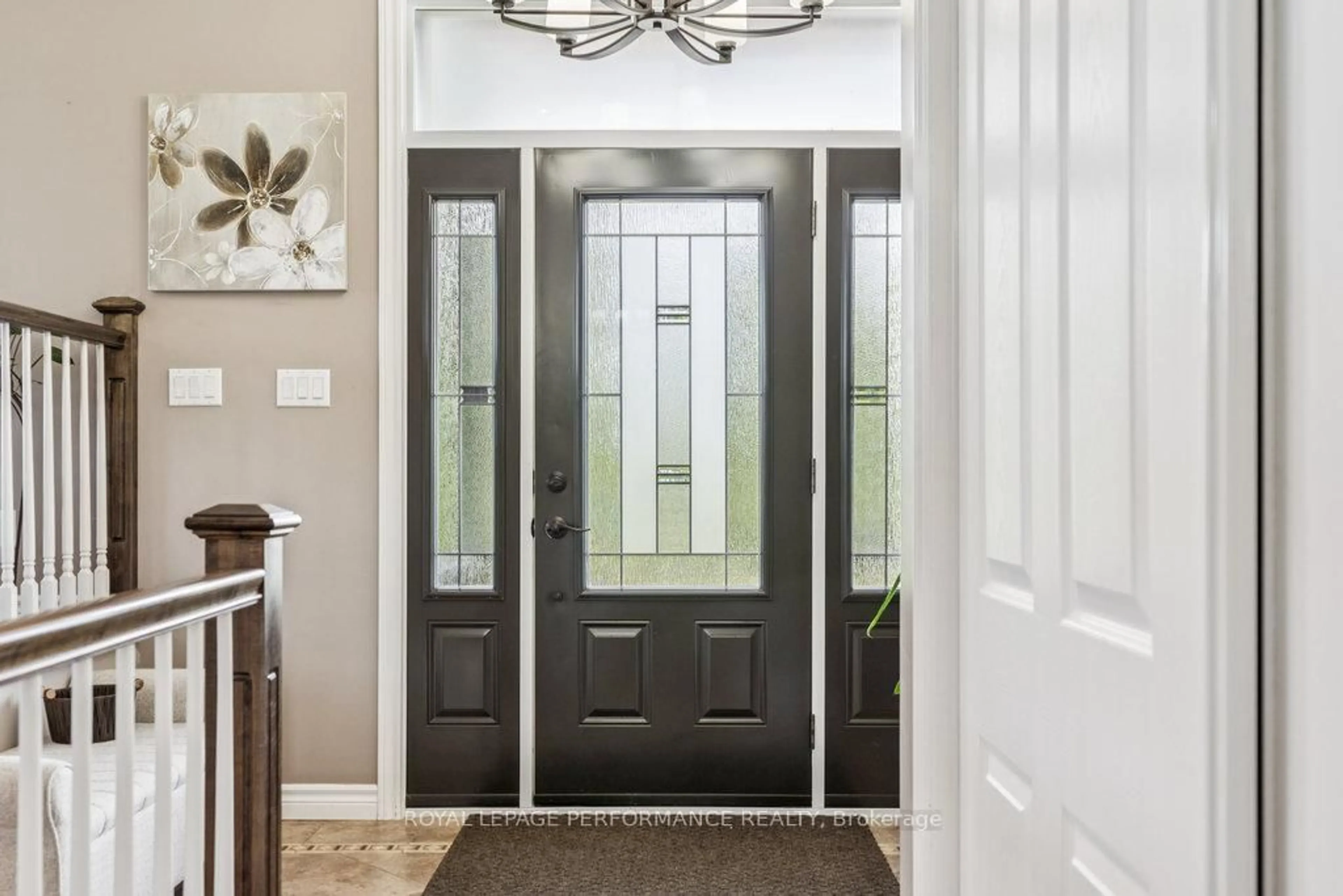 Indoor entryway for 401 Baseline Rd, Clarence-Rockland Ontario K4K 1K9