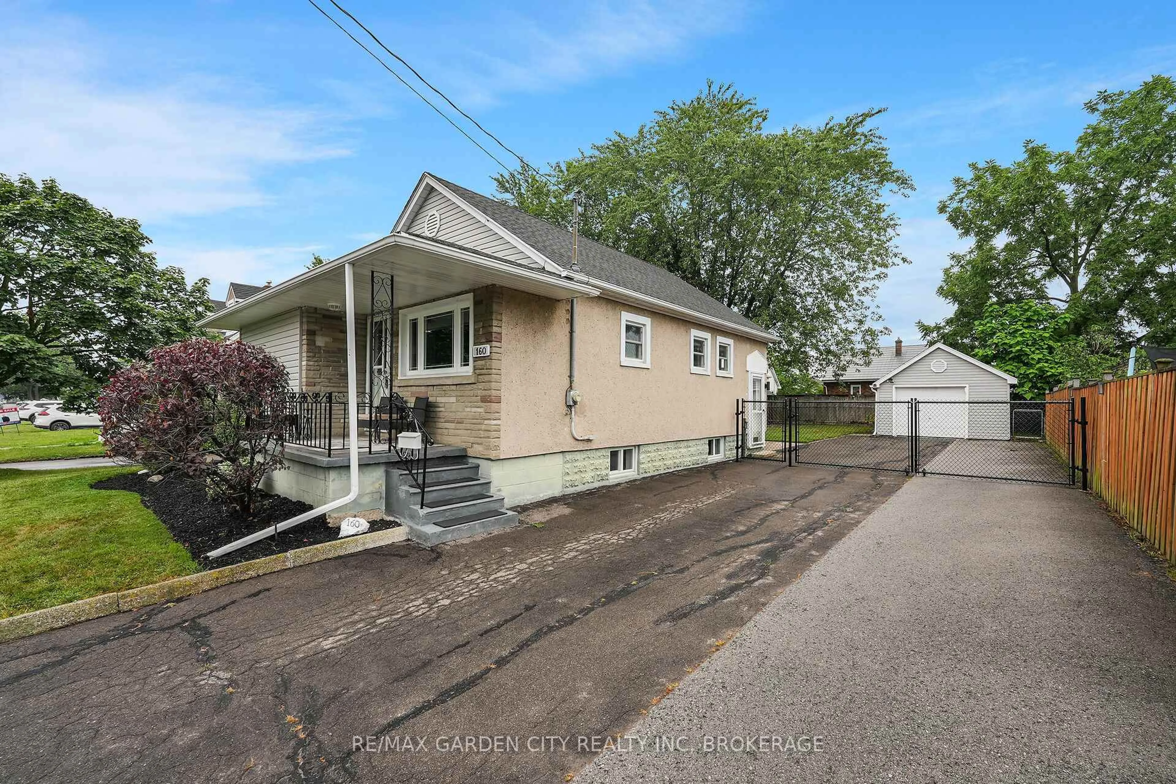 A pic from outside/outdoor area/front of a property/back of a property/a pic from drone, street for 160 McAlpine Ave, Welland Ontario L3B 1T6