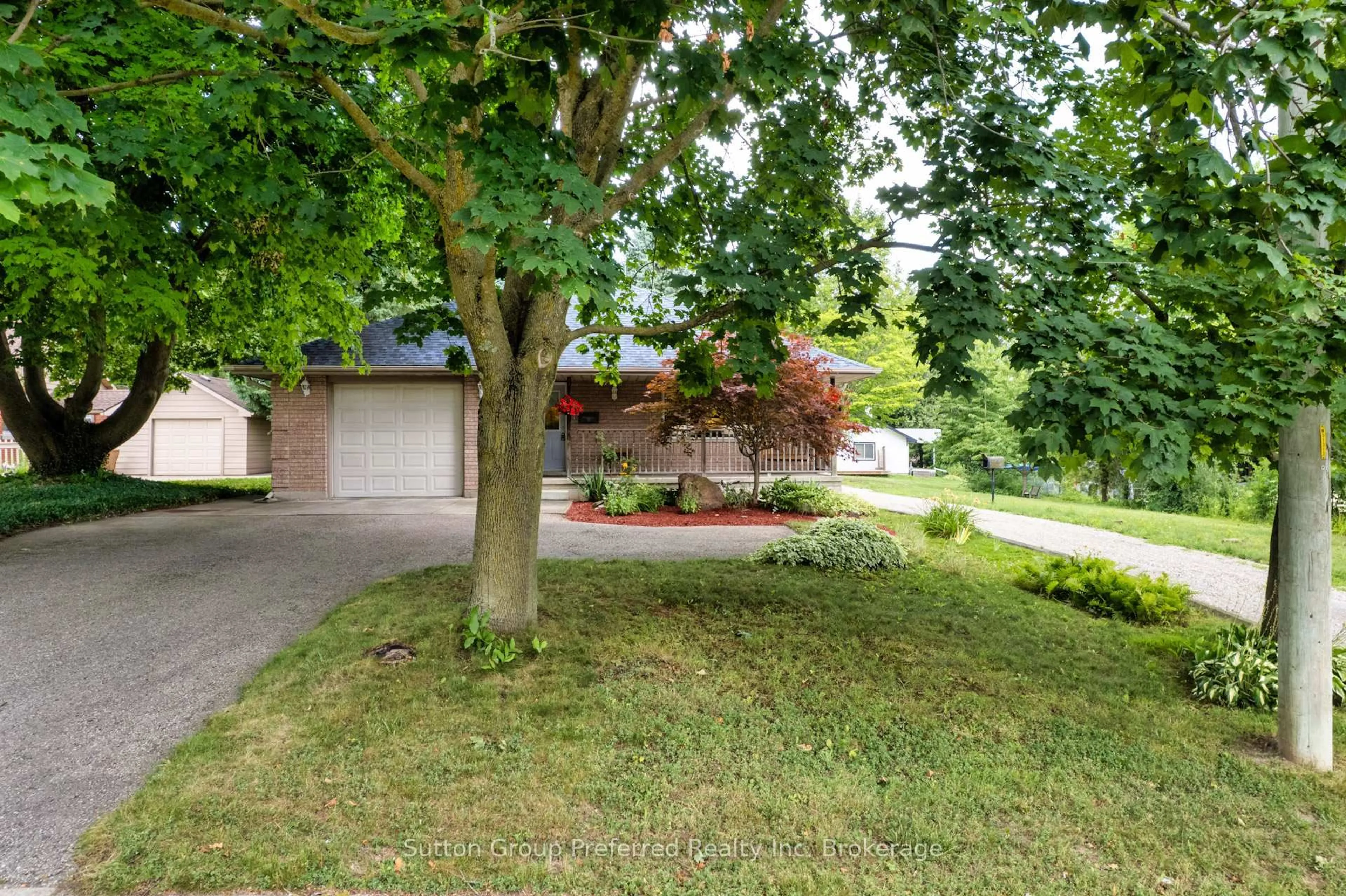 A pic from outside/outdoor area/front of a property/back of a property/a pic from drone, street for 227 Bower Hill Rd, Woodstock Ontario N4S 2N5