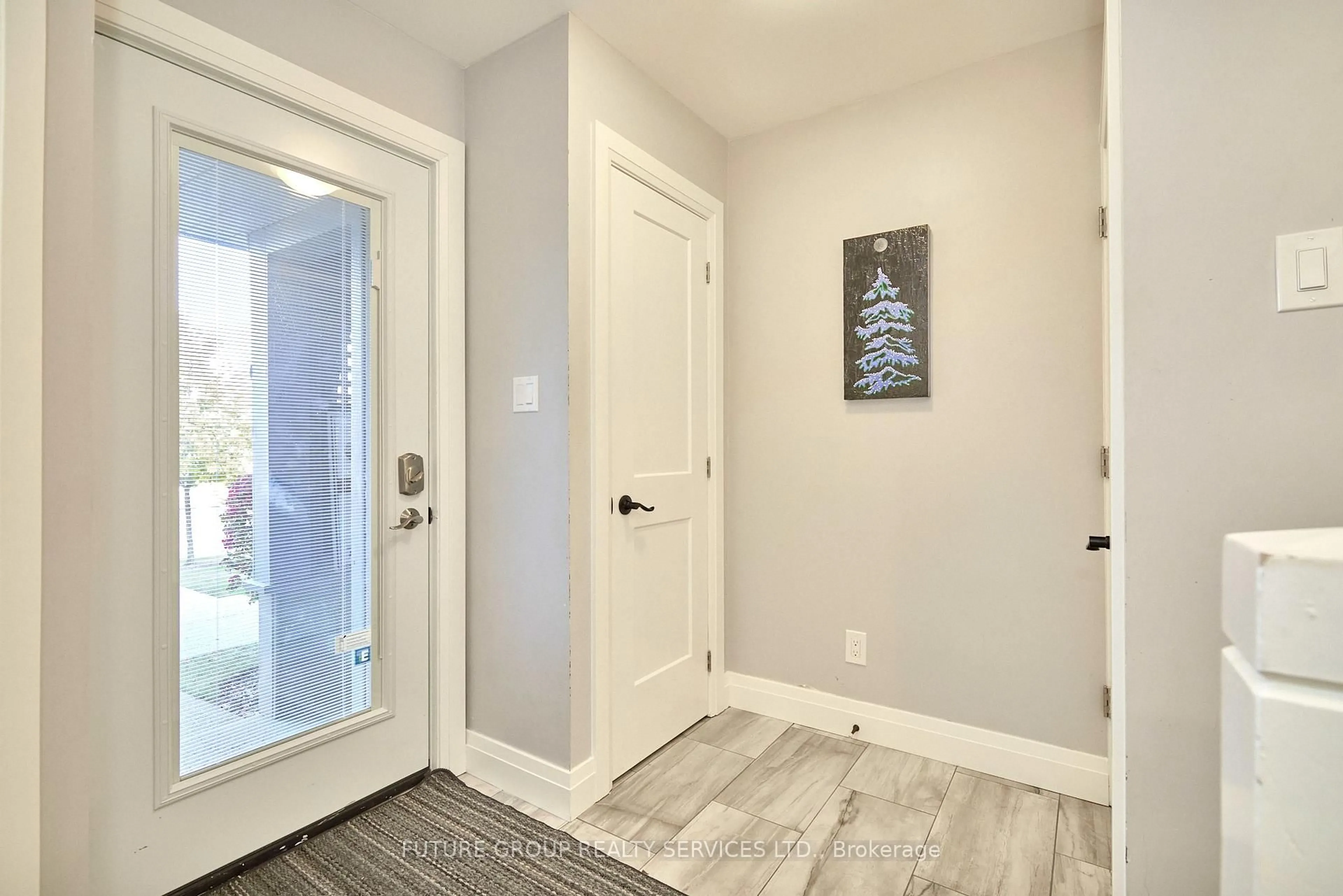 Indoor entryway for 146 Settlers Way #49, Blue Mountains Ontario L9Y 0N9