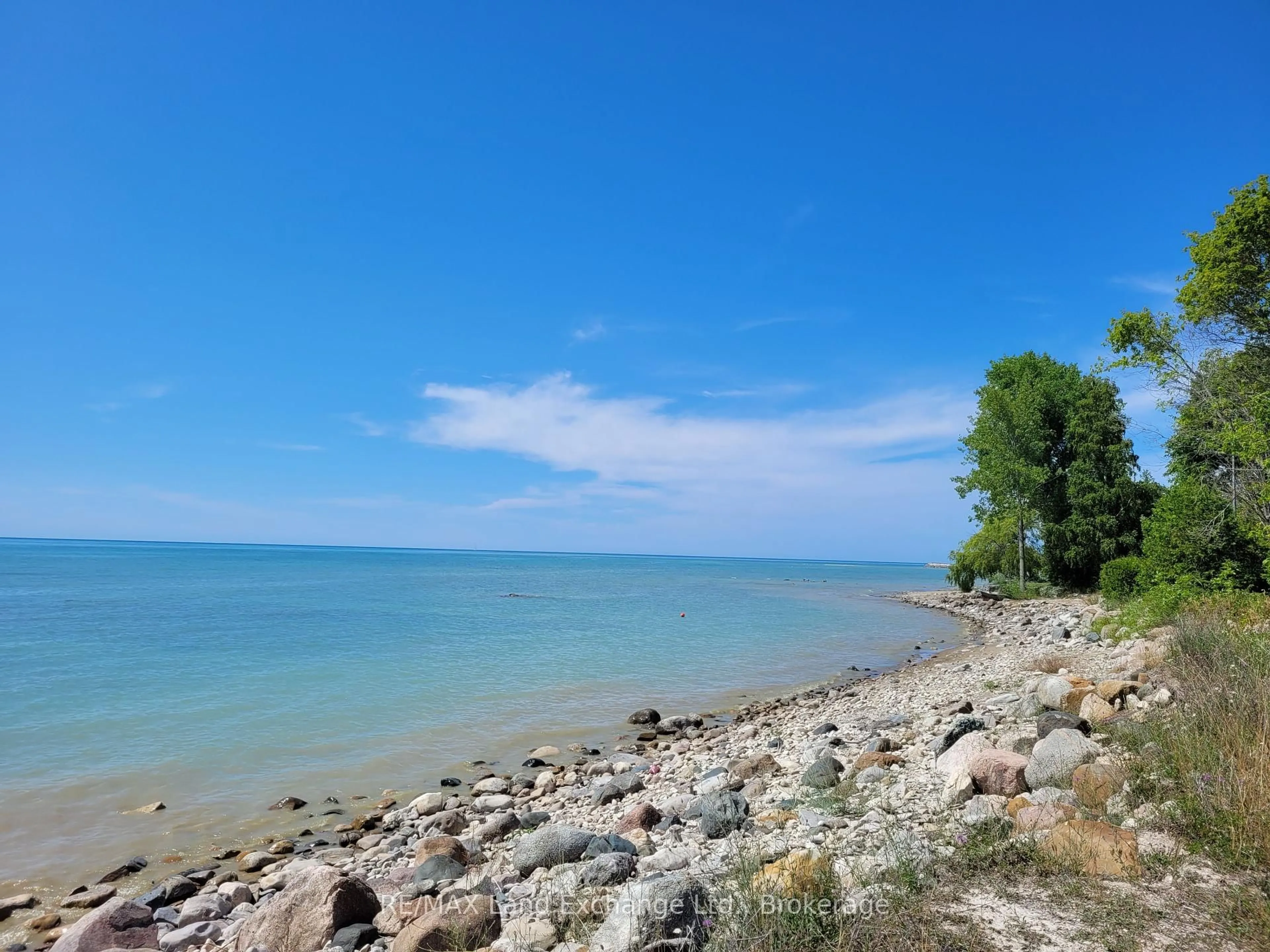 Blurry image for 213 Huron Rd, R. R. #1 Rd, Huron-Kinloss Ontario N2Z 2X3