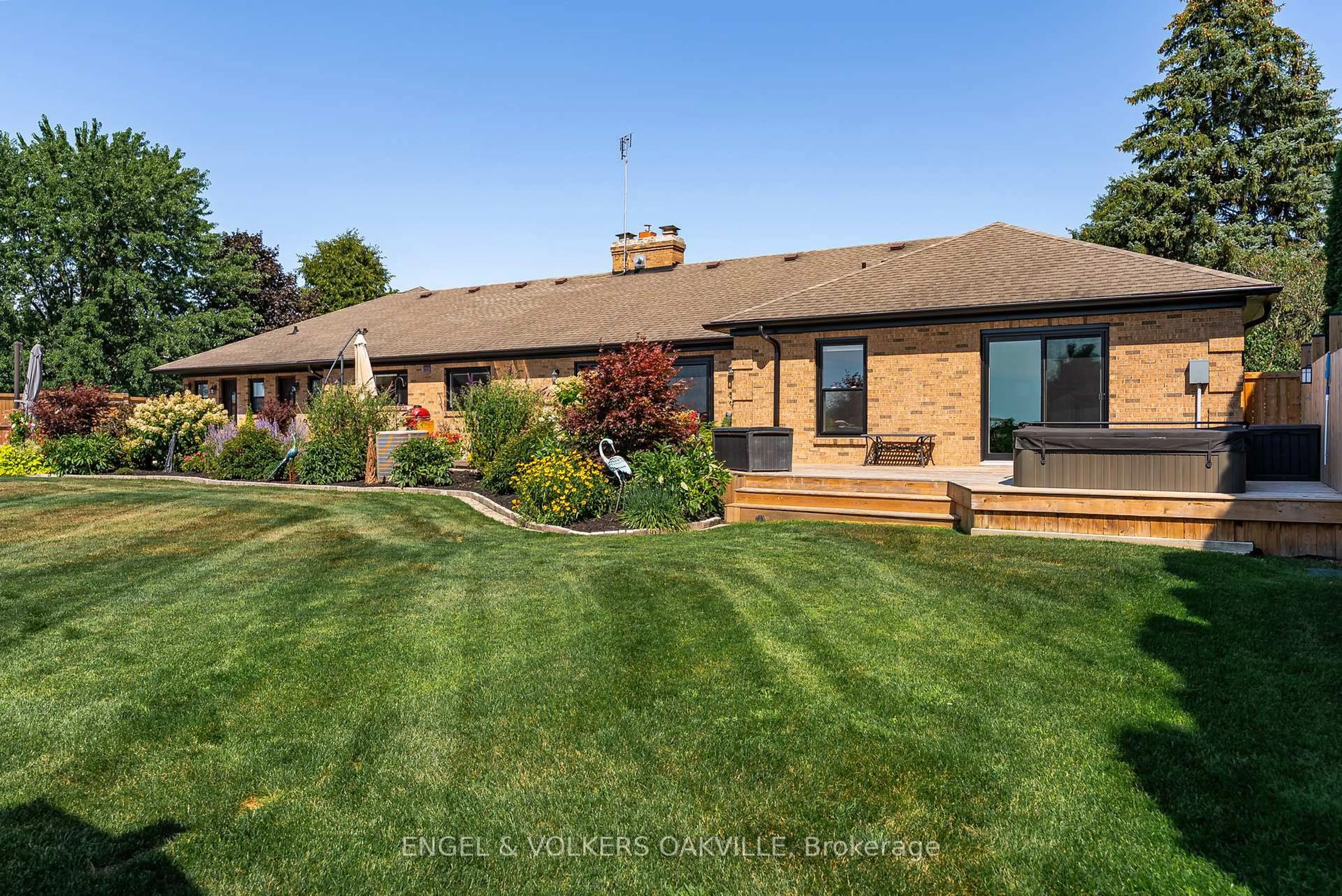 A pic from outside/outdoor area/front of a property/back of a property/a pic from drone, street for 15578 Niagara Pkwy, Niagara-on-the-Lake Ontario L0S 1J0