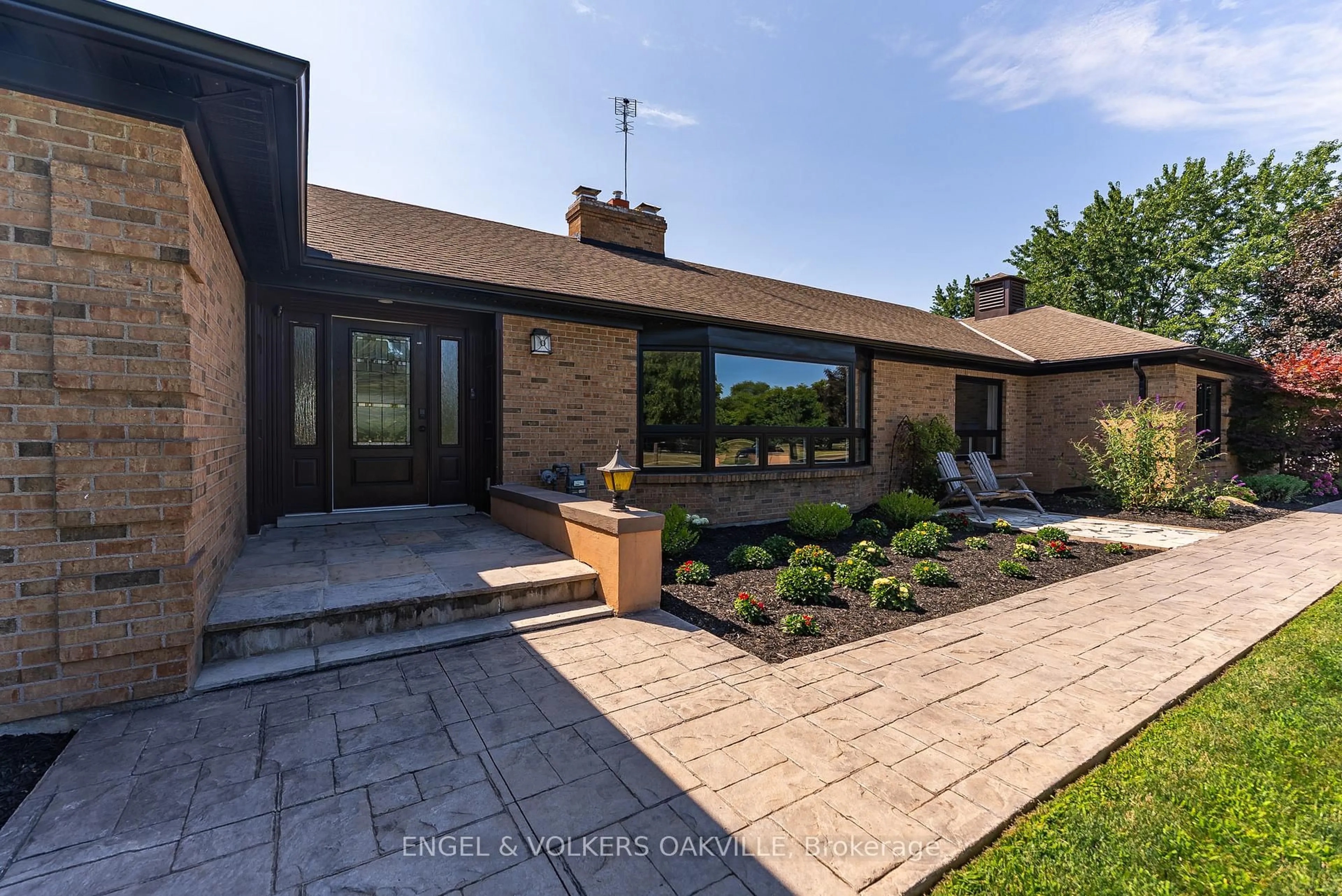 Home with brick exterior material, street for 15578 Niagara Pkwy, Niagara-on-the-Lake Ontario L0S 1J0