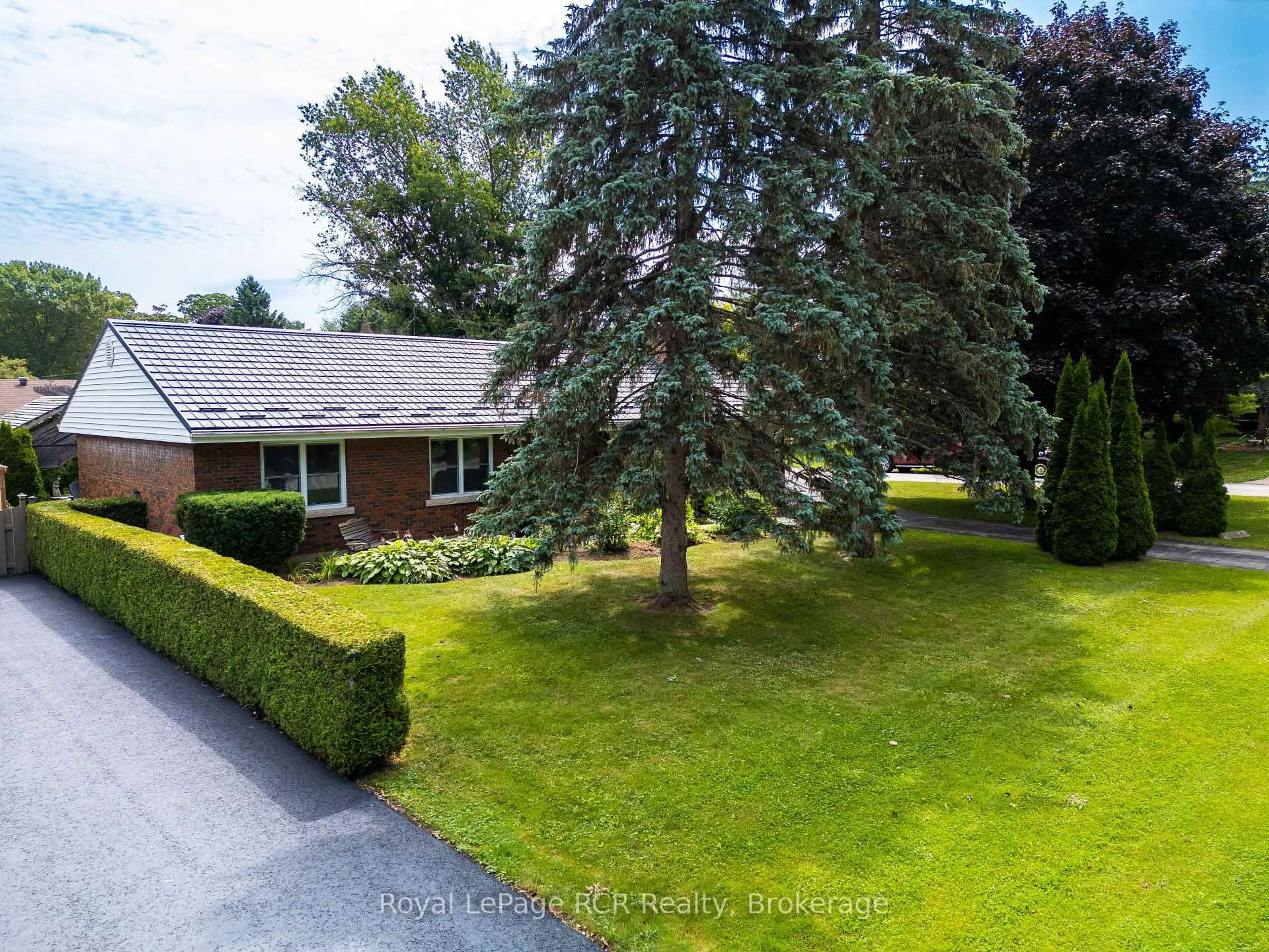 A pic from outside/outdoor area/front of a property/back of a property/a pic from drone, street for 177 3RD AVE SW, Georgian Bluffs Ontario N4K 5T5