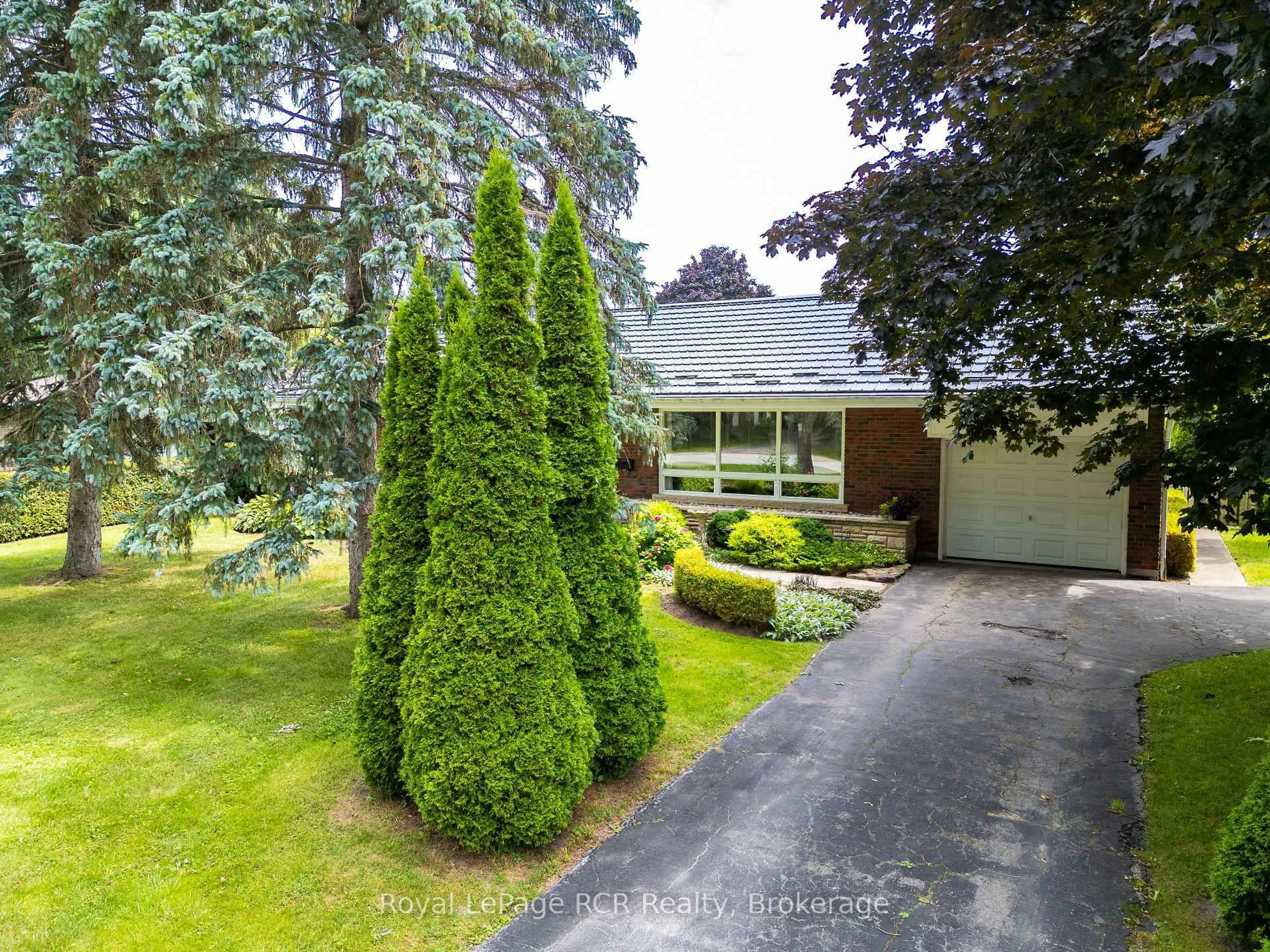 A pic from outside/outdoor area/front of a property/back of a property/a pic from drone, street for 177 3RD AVE SW, Georgian Bluffs Ontario N4K 5T5