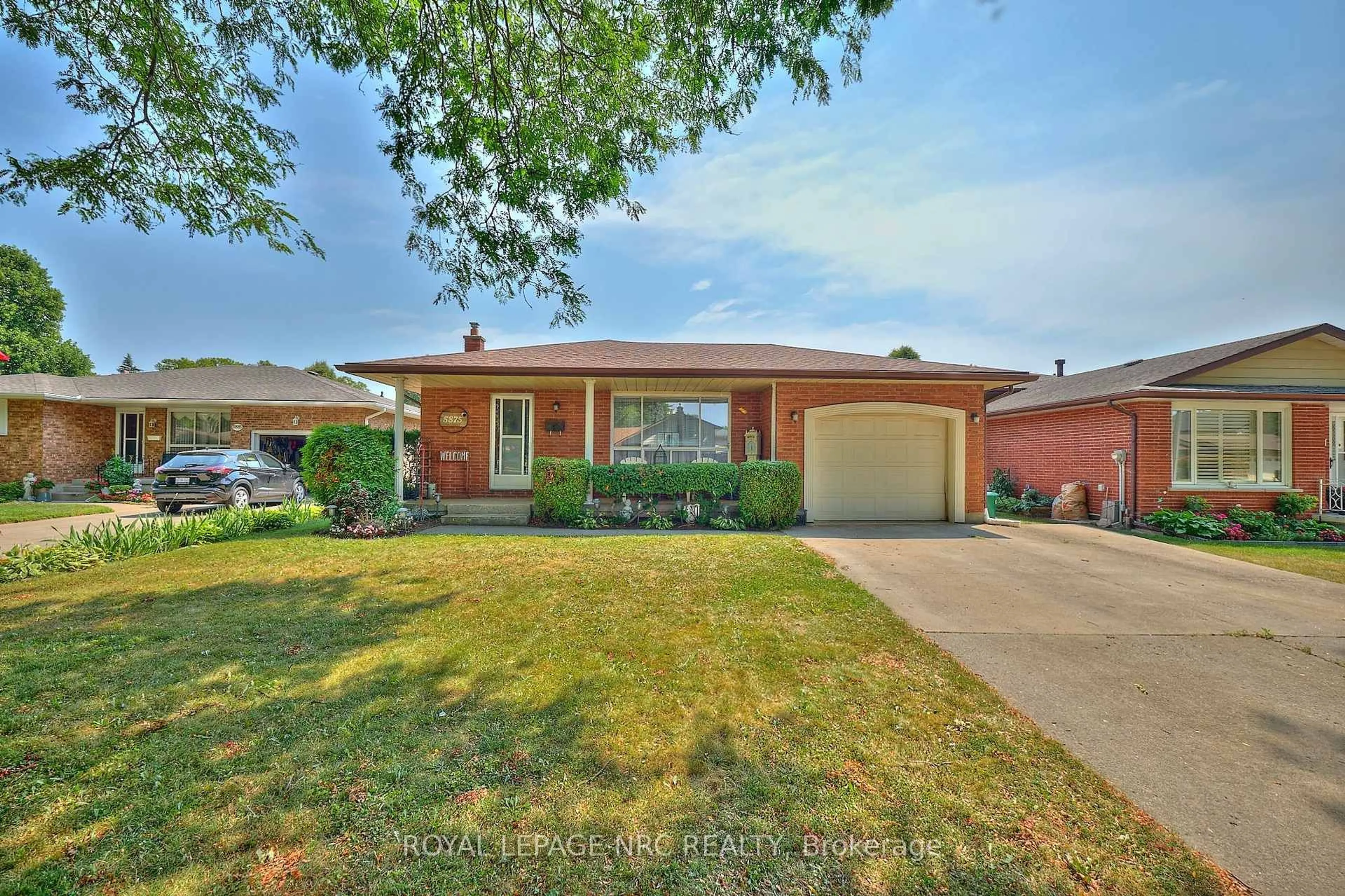 Home with brick exterior material, street for 5875 St. Anthony Cres, Niagara Falls Ontario L2J 3X5