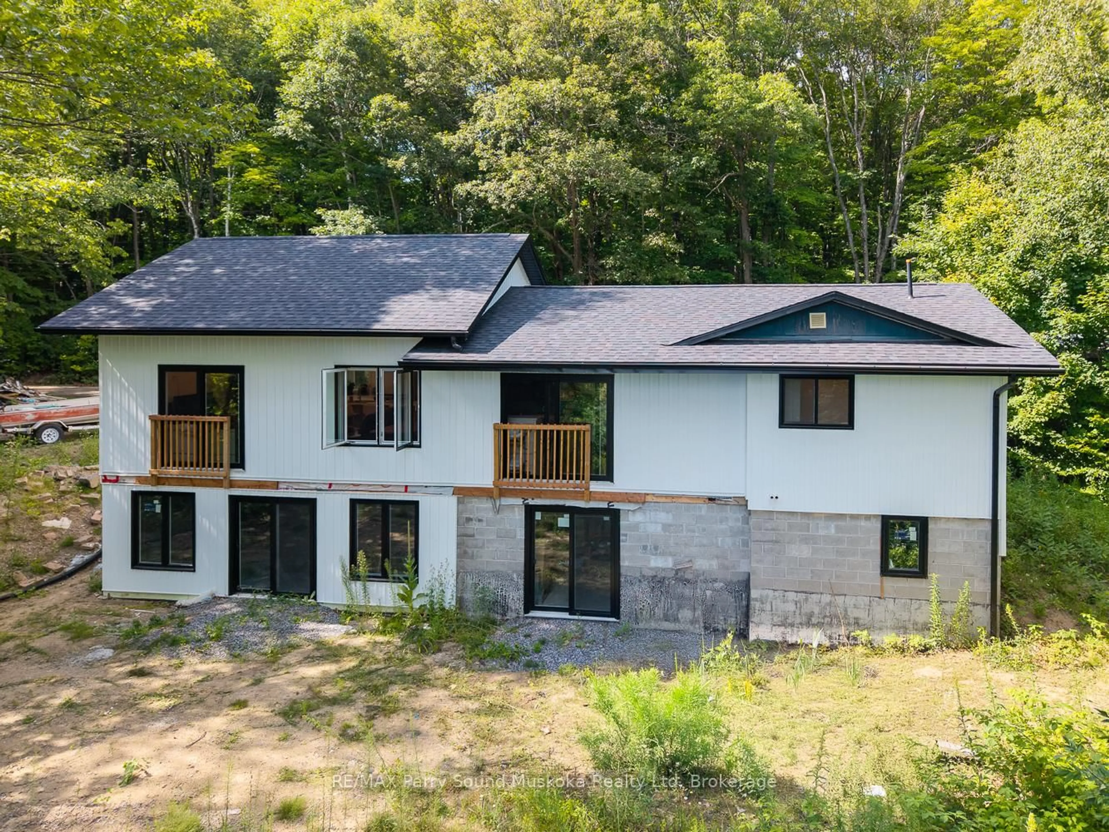 A pic from outside/outdoor area/front of a property/back of a property/a pic from drone, building for 13 Rocky Rd, Seguin Ontario P2A 0B2