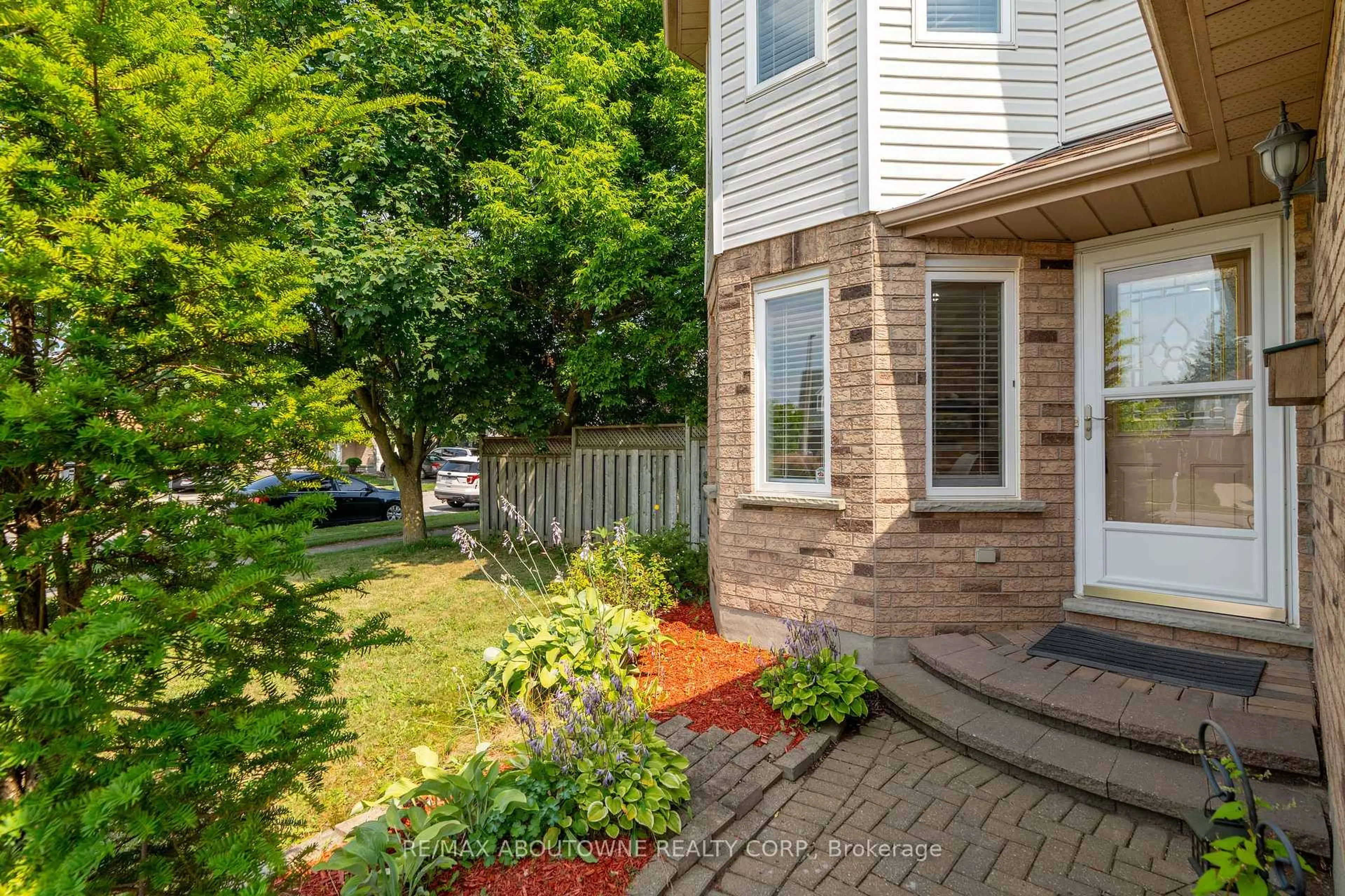 Patio, street for 11 Bushmills Cres, Guelph Ontario N1K 1T5