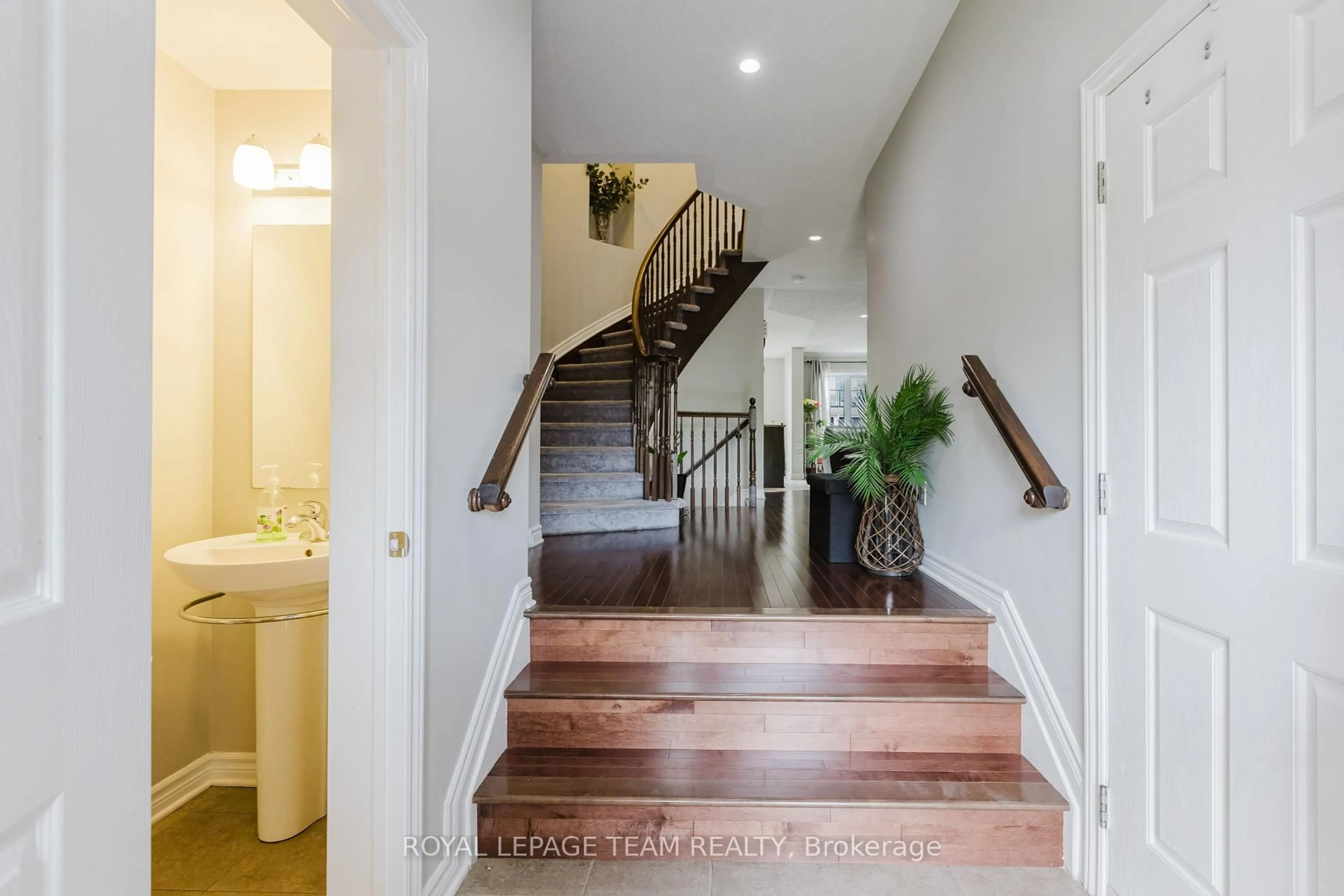 Unknown for 121 Mancini Way, Ottawa Ontario K2J 5X3