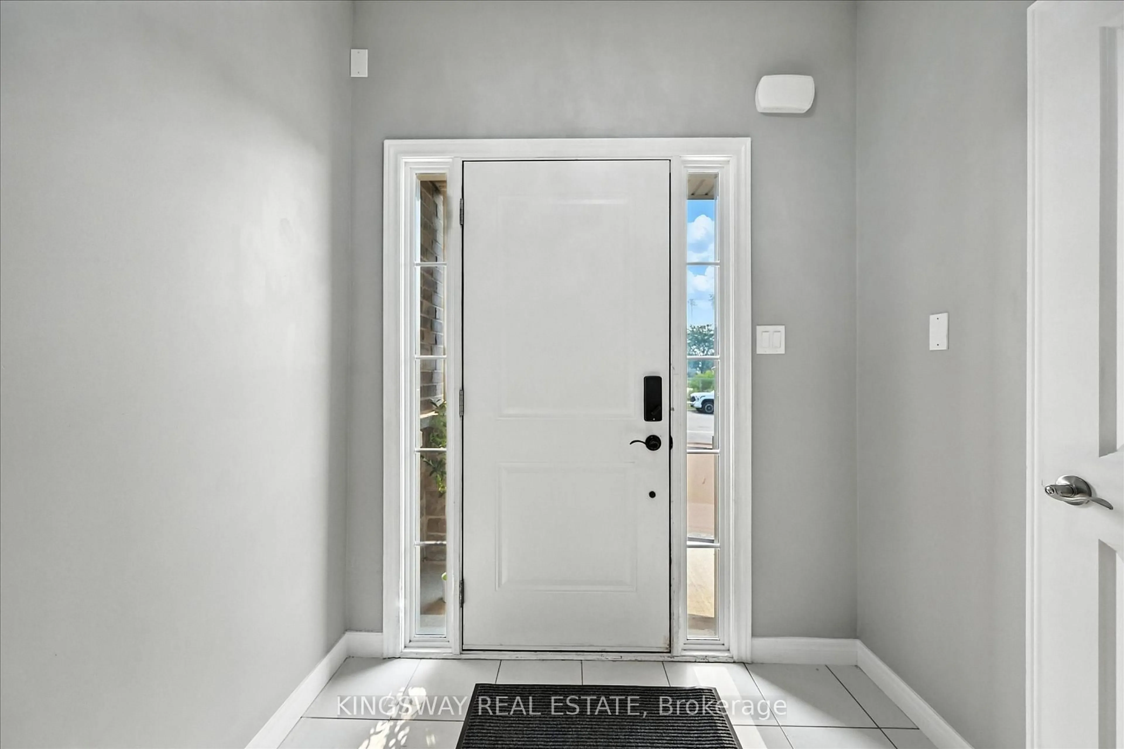 Indoor entryway for 17 Dennis Dr, West Lincoln Ontario L0R 2A0