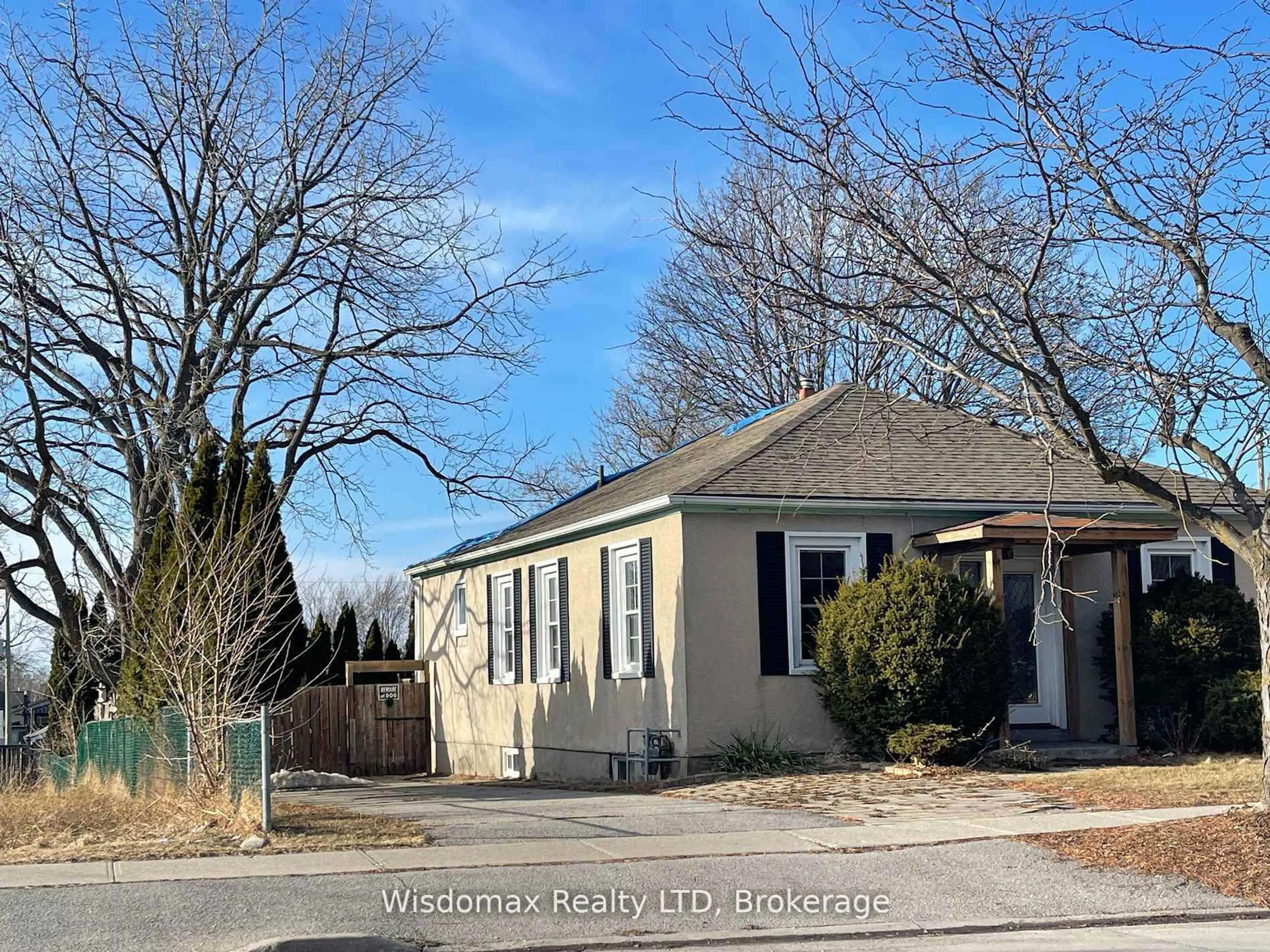 Home with vinyl exterior material, street for 40 St. Paul St, St. Catharines Ontario L2S 2C2