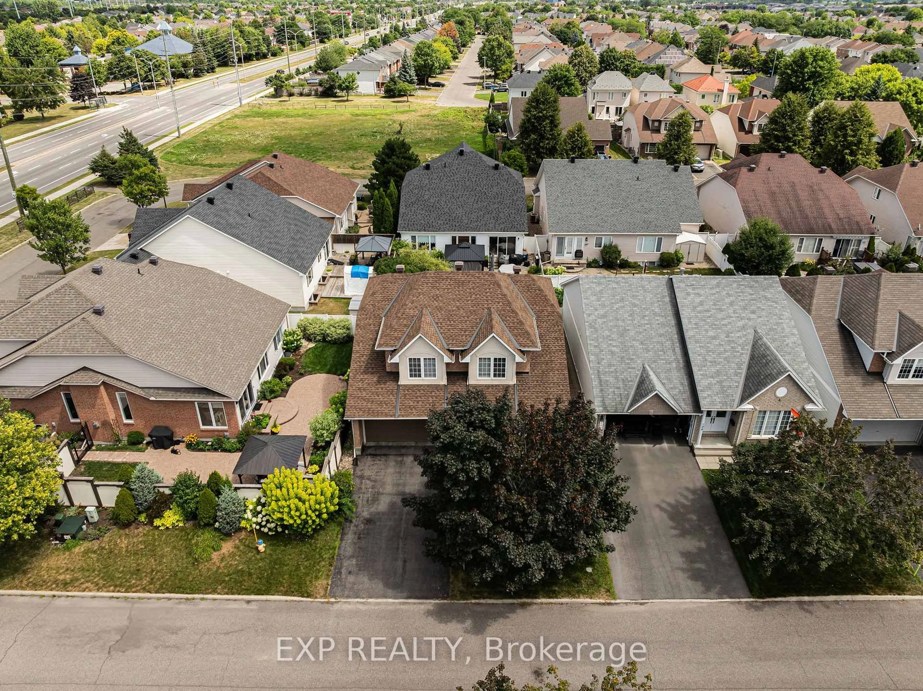 A pic from outside/outdoor area/front of a property/back of a property/a pic from drone, street for 111 Coursier Cres, Ottawa Ontario K4A 4N4