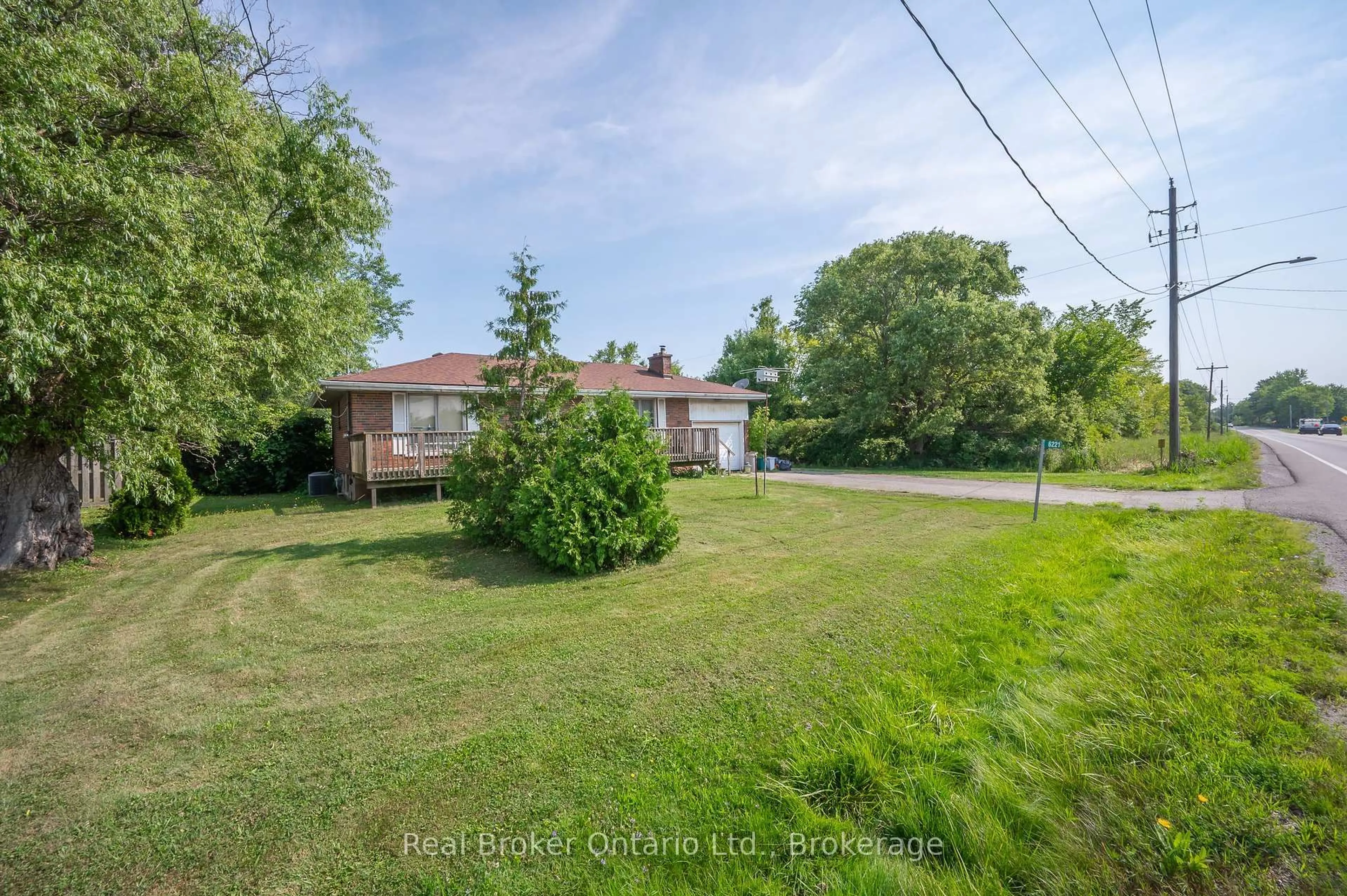 A pic from outside/outdoor area/front of a property/back of a property/a pic from drone, water/lake/river/ocean view for 6221 Lyons Creek Rd, Niagara Falls Ontario L2E 6S6