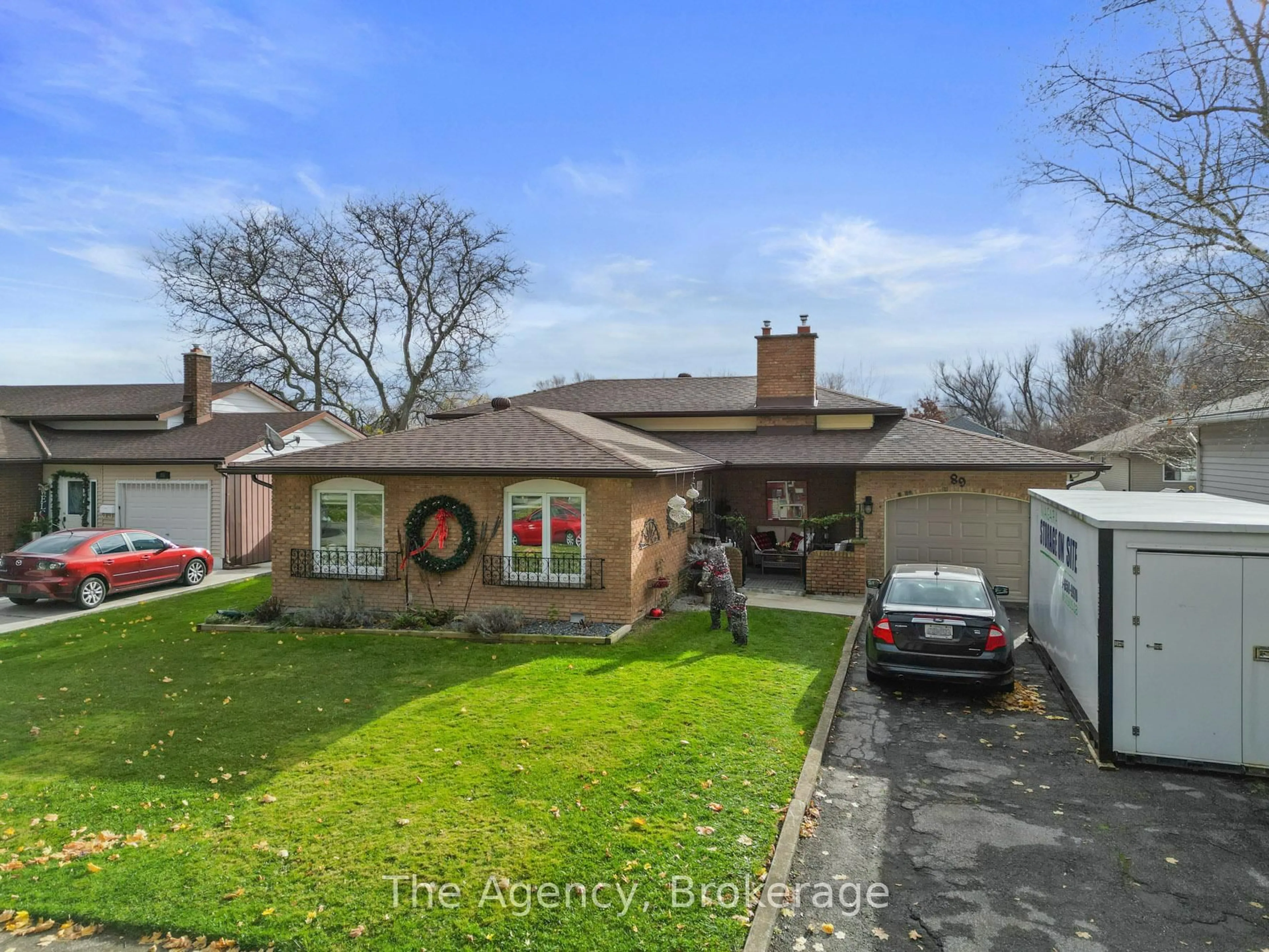 A pic from outside/outdoor area/front of a property/back of a property/a pic from drone, street for 89 Endicott Terr, Welland Ontario L3C 5S3