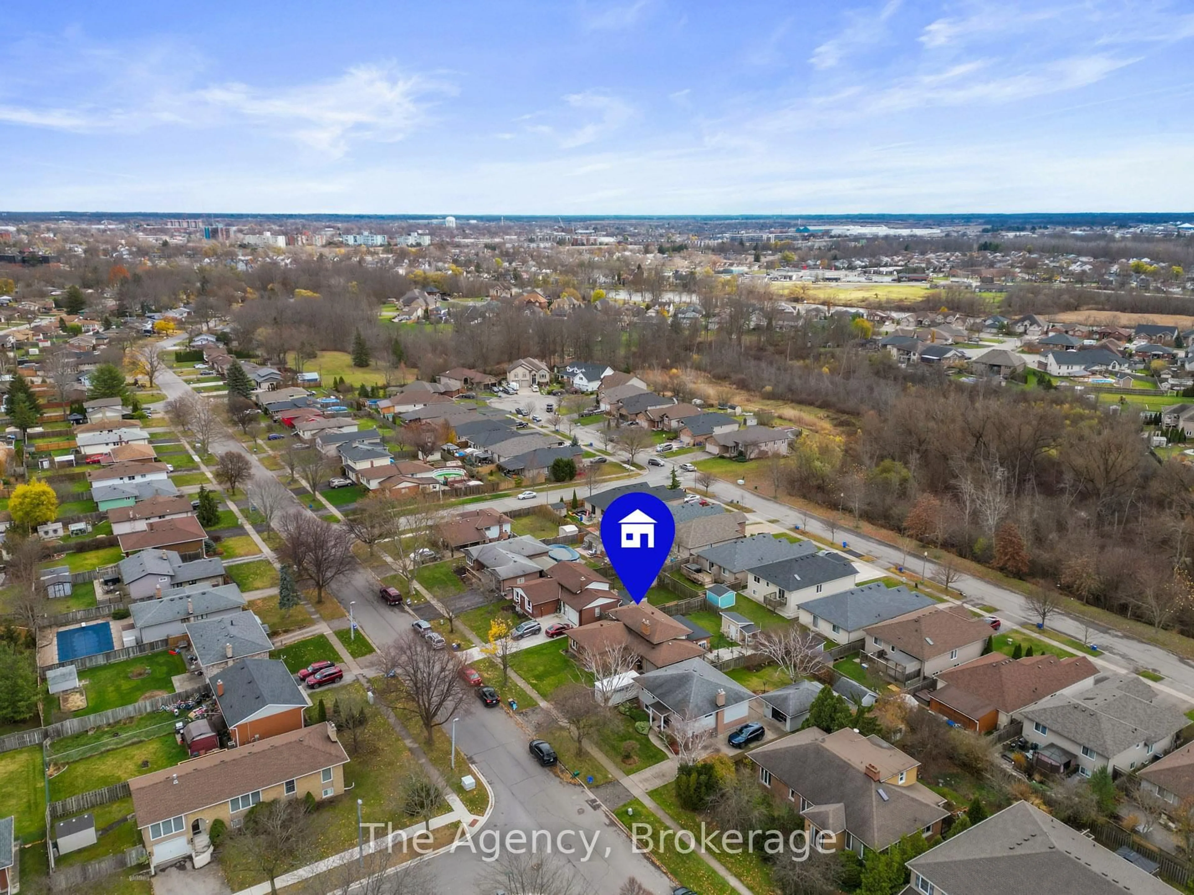 A pic from outside/outdoor area/front of a property/back of a property/a pic from drone, unknown for 89 Endicott Terr, Welland Ontario L3C 5S3