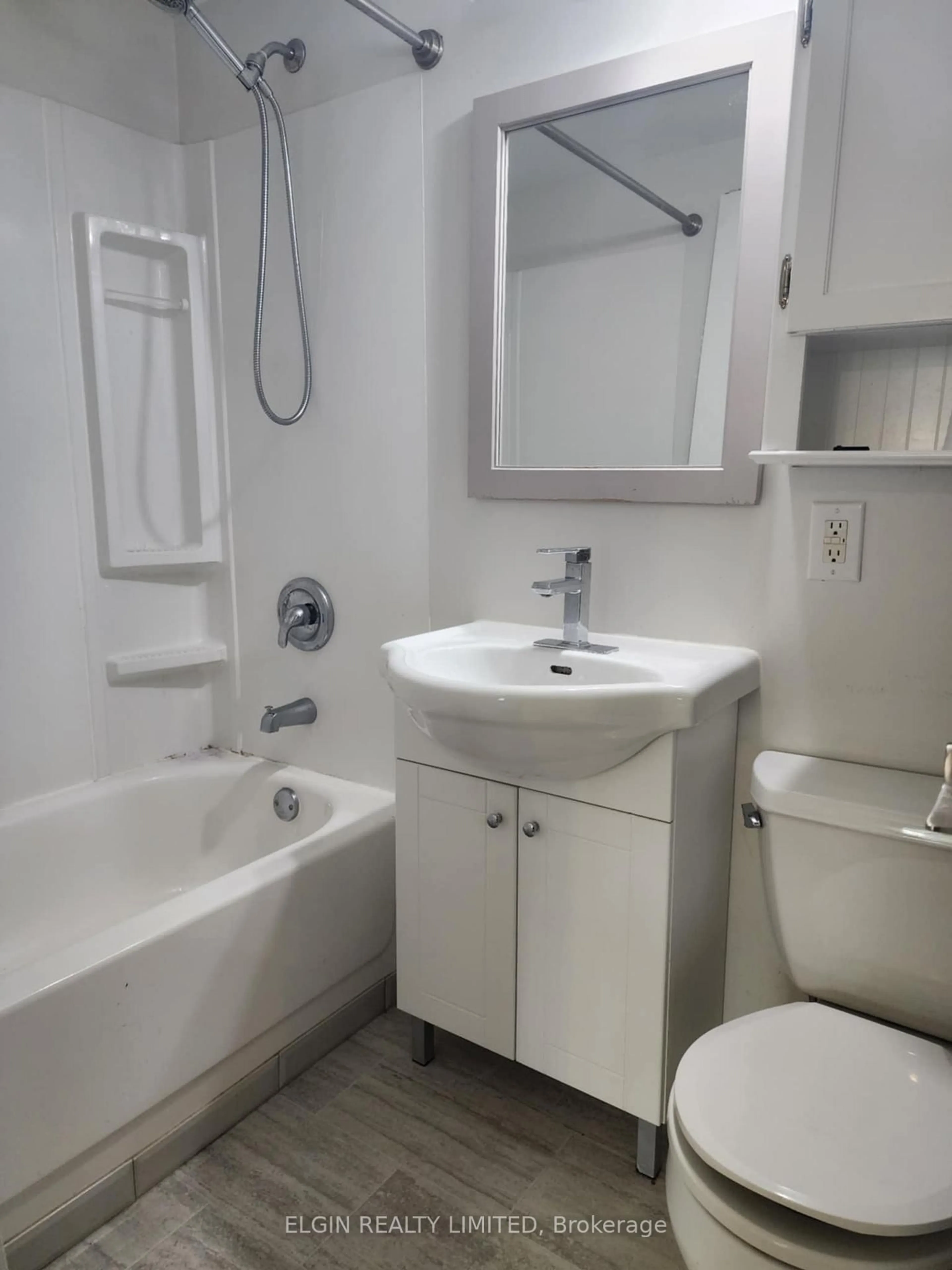 Standard bathroom, unknown for 44 Elizabeth St, St. Thomas Ontario N5R 2X1
