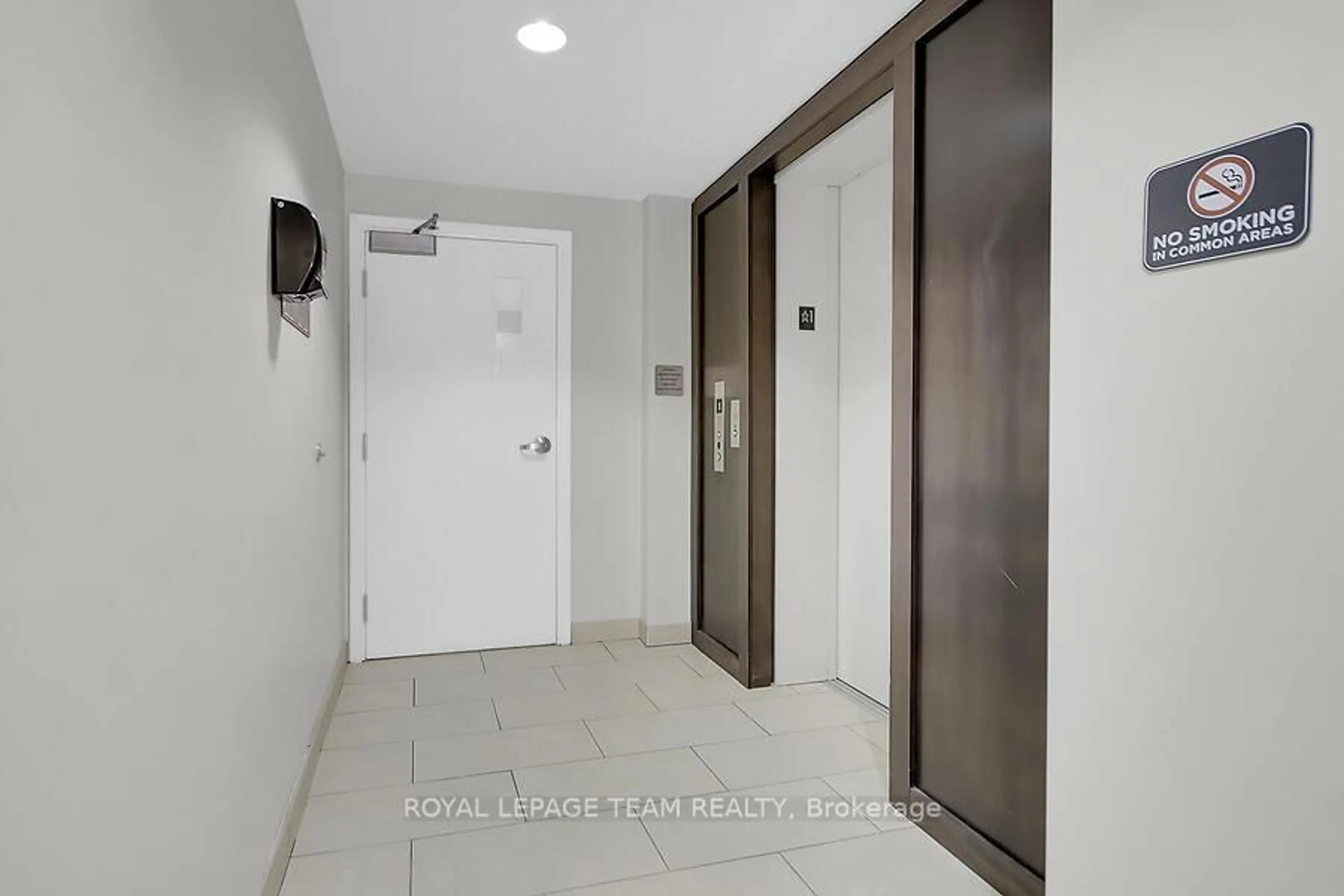 Indoor foyer for 250 Glenroy Gilbert Dr #202, Ottawa Ontario K2J 5W2