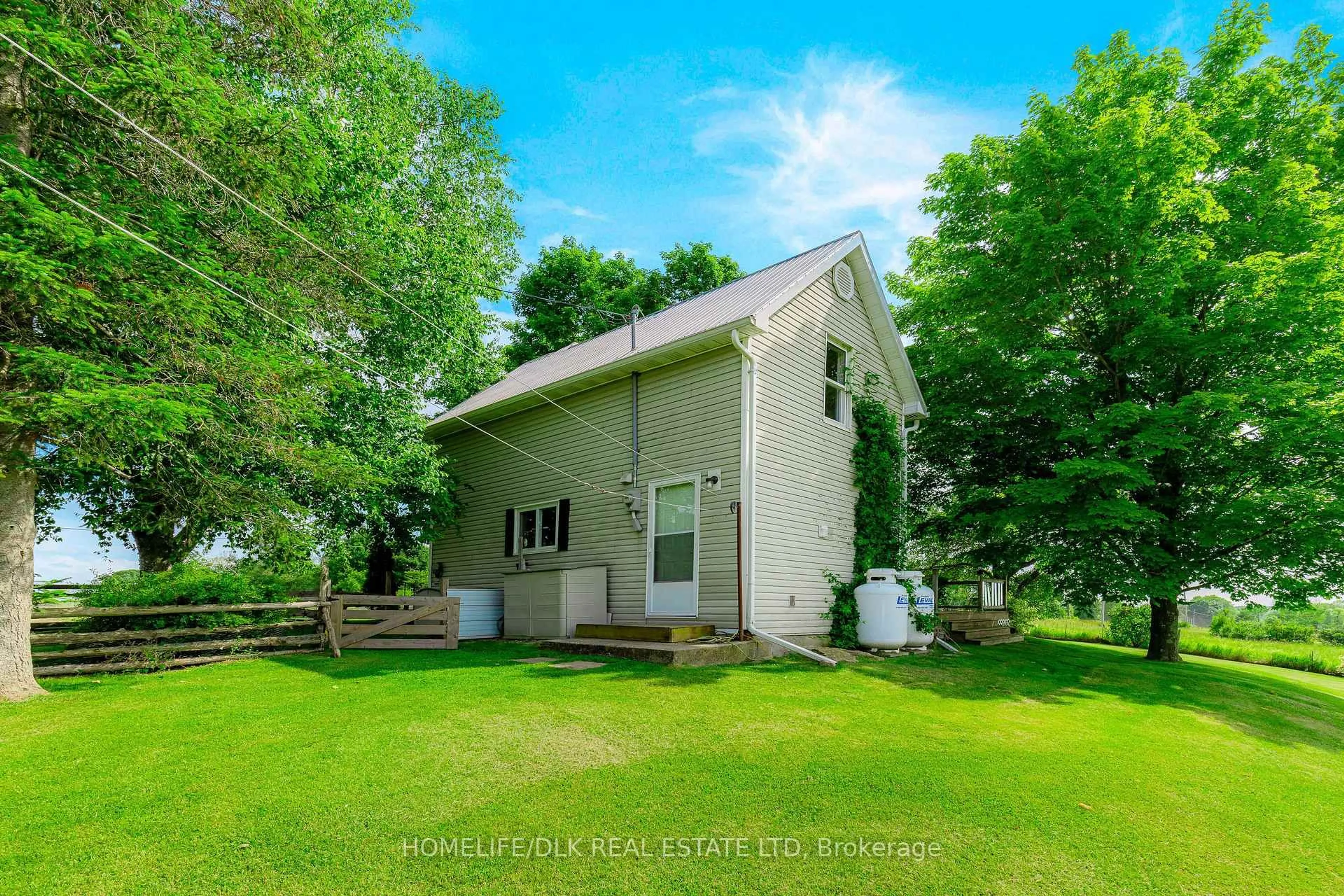 Home with vinyl exterior material, unknown for 1423 County Road 8 Rd, Rideau Lakes Ontario K0G 1E0