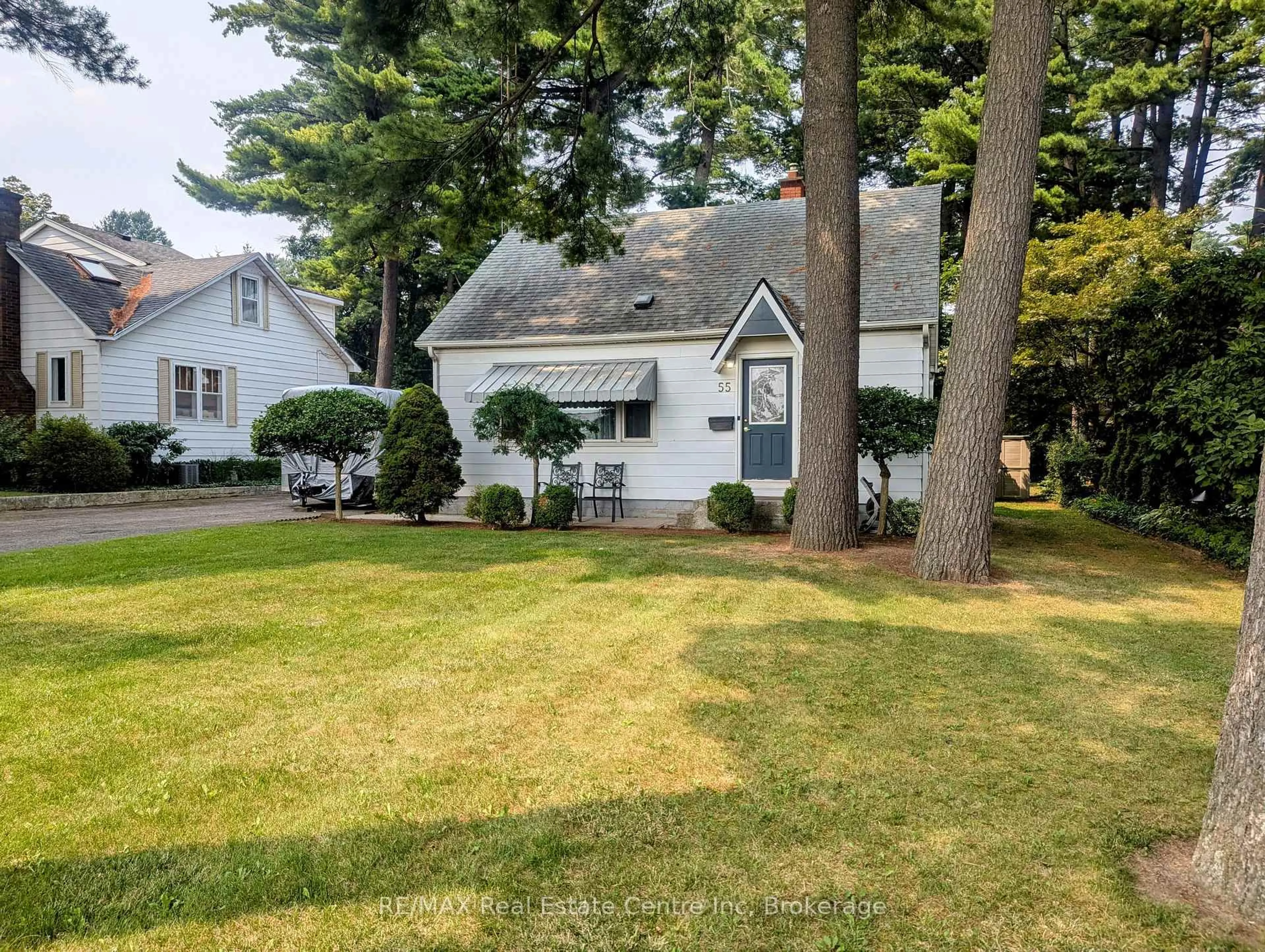 A pic from outside/outdoor area/front of a property/back of a property/a pic from drone, street for 55 Wilson Ave, Norfolk Ontario N4B 1B7
