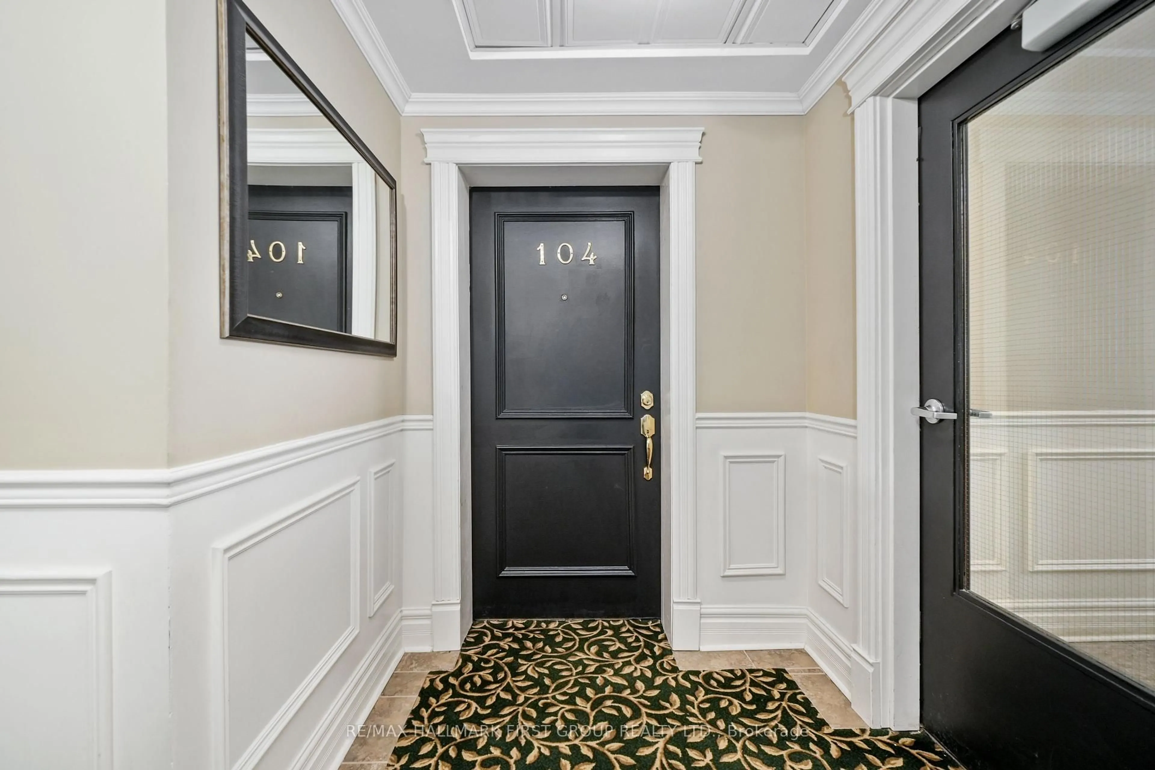 Indoor entryway for 323 George St #104, Cobourg Ontario K9A 3L9