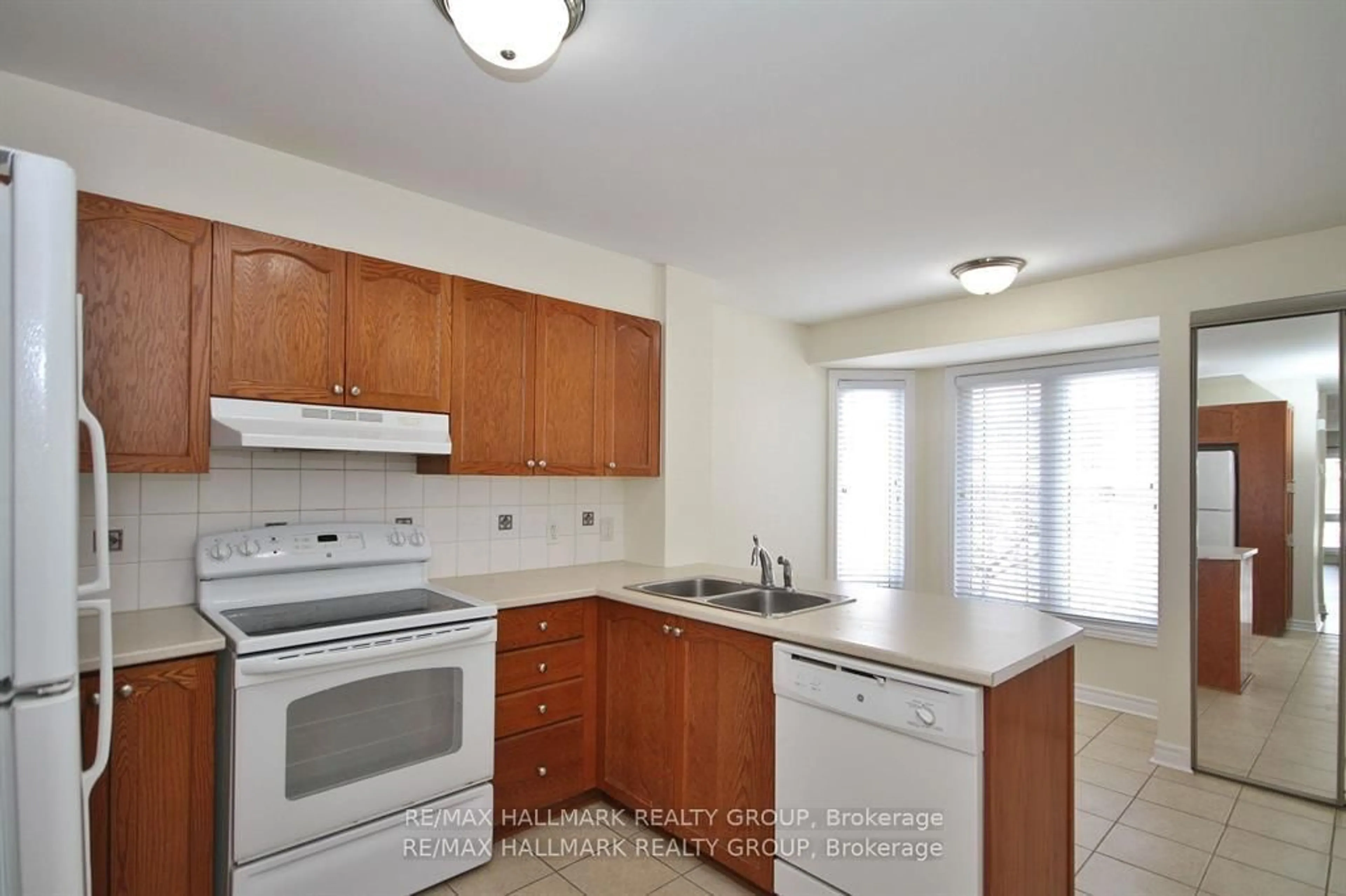 Standard kitchen, unknown for 148 Paseo Private, Ottawa Ontario K2G 4N7