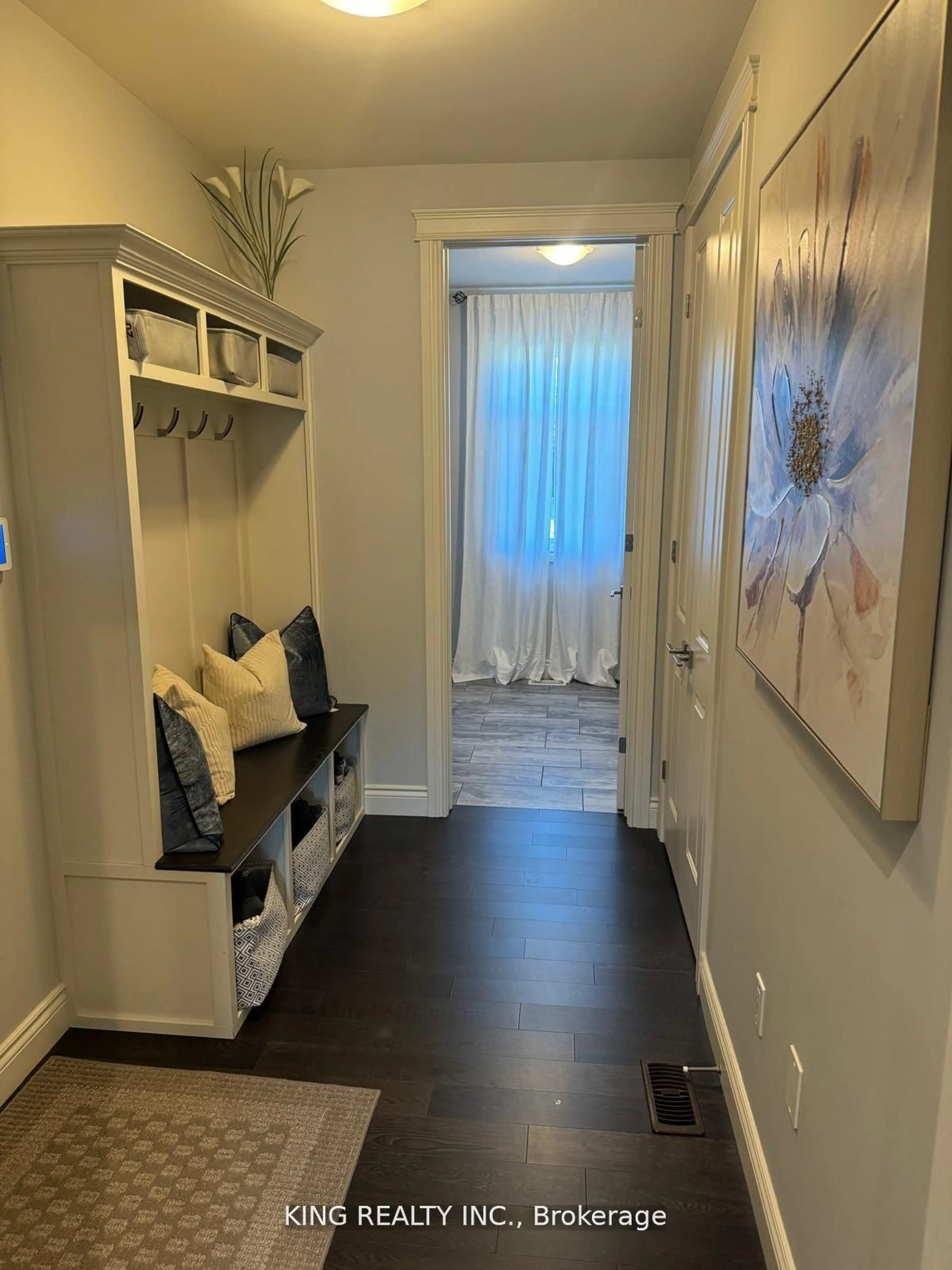 Indoor entryway for 138 Ulster St, LaSalle Ontario N9J 1E7