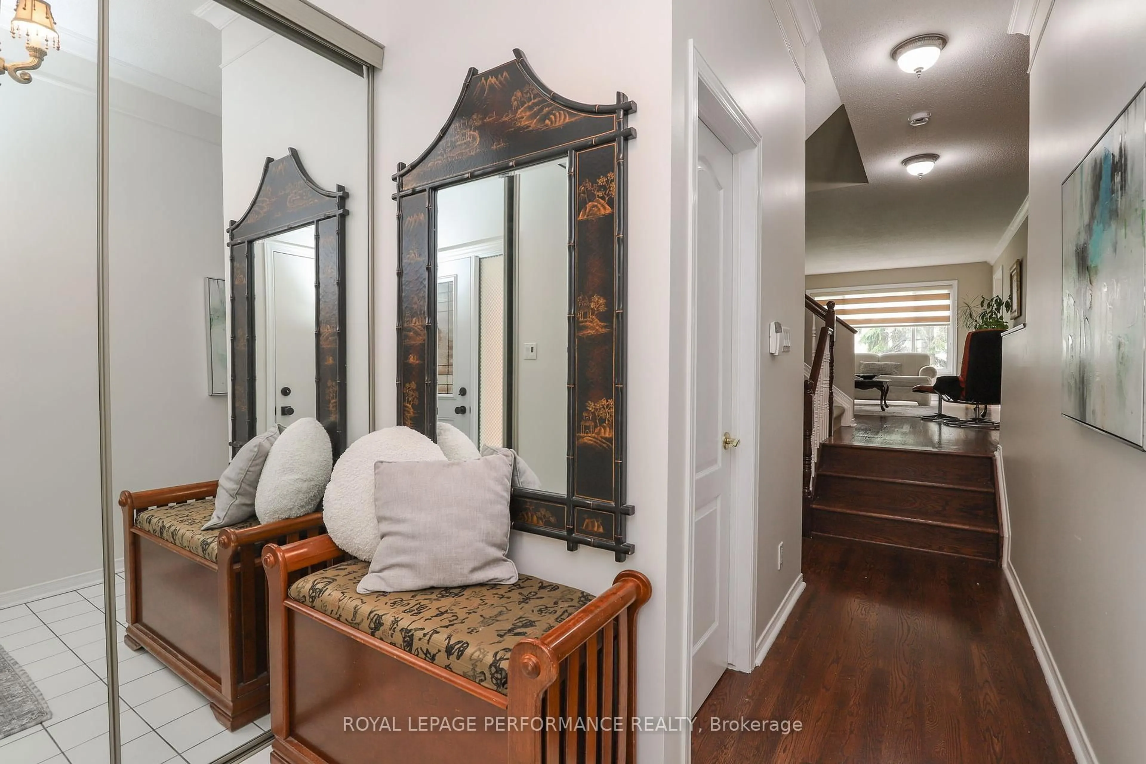 Indoor entryway for 104 Stonebriar Dr #10, Ottawa Ontario K2G 5Y1