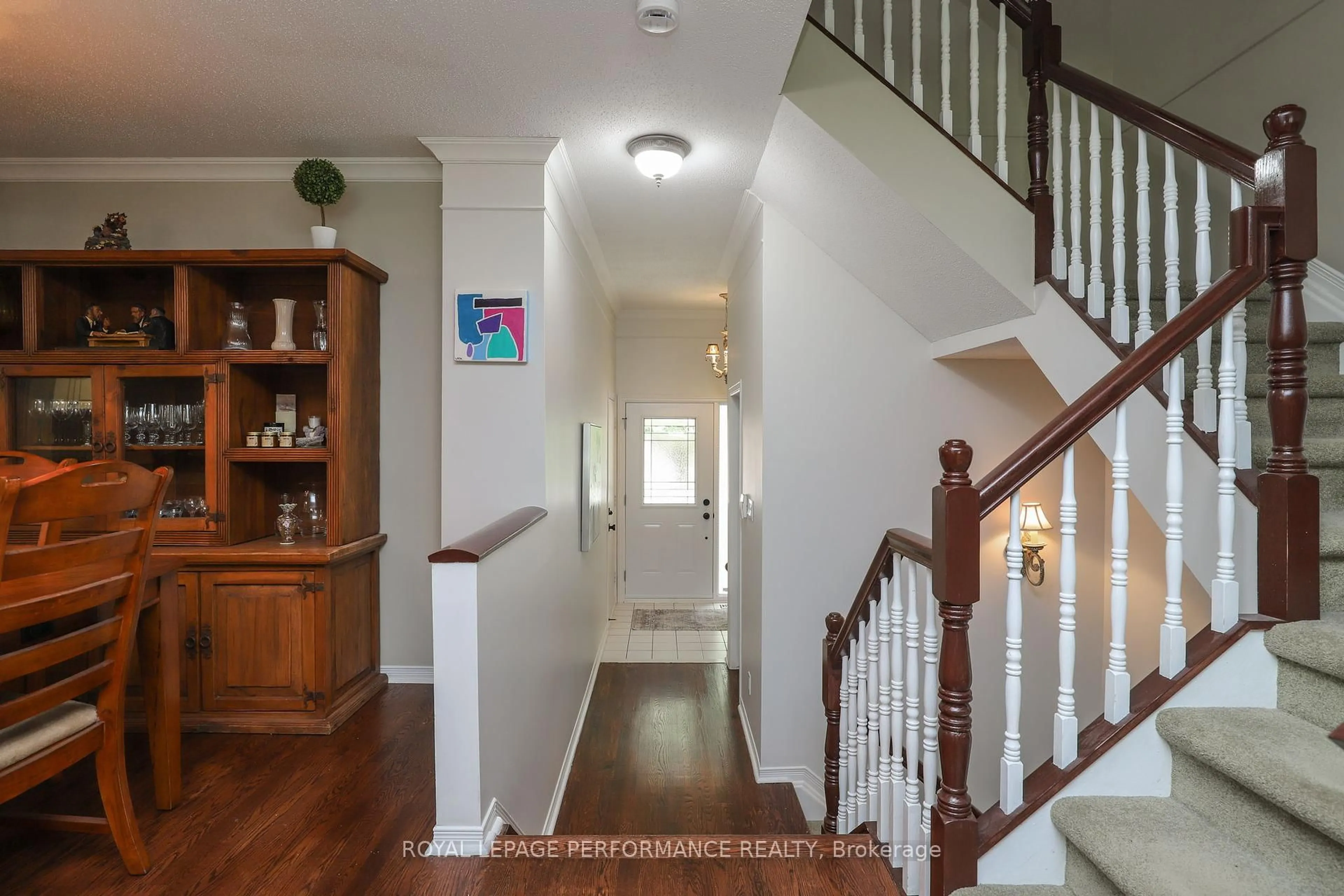 Indoor entryway for 104 Stonebriar Dr #10, Ottawa Ontario K2G 5Y1