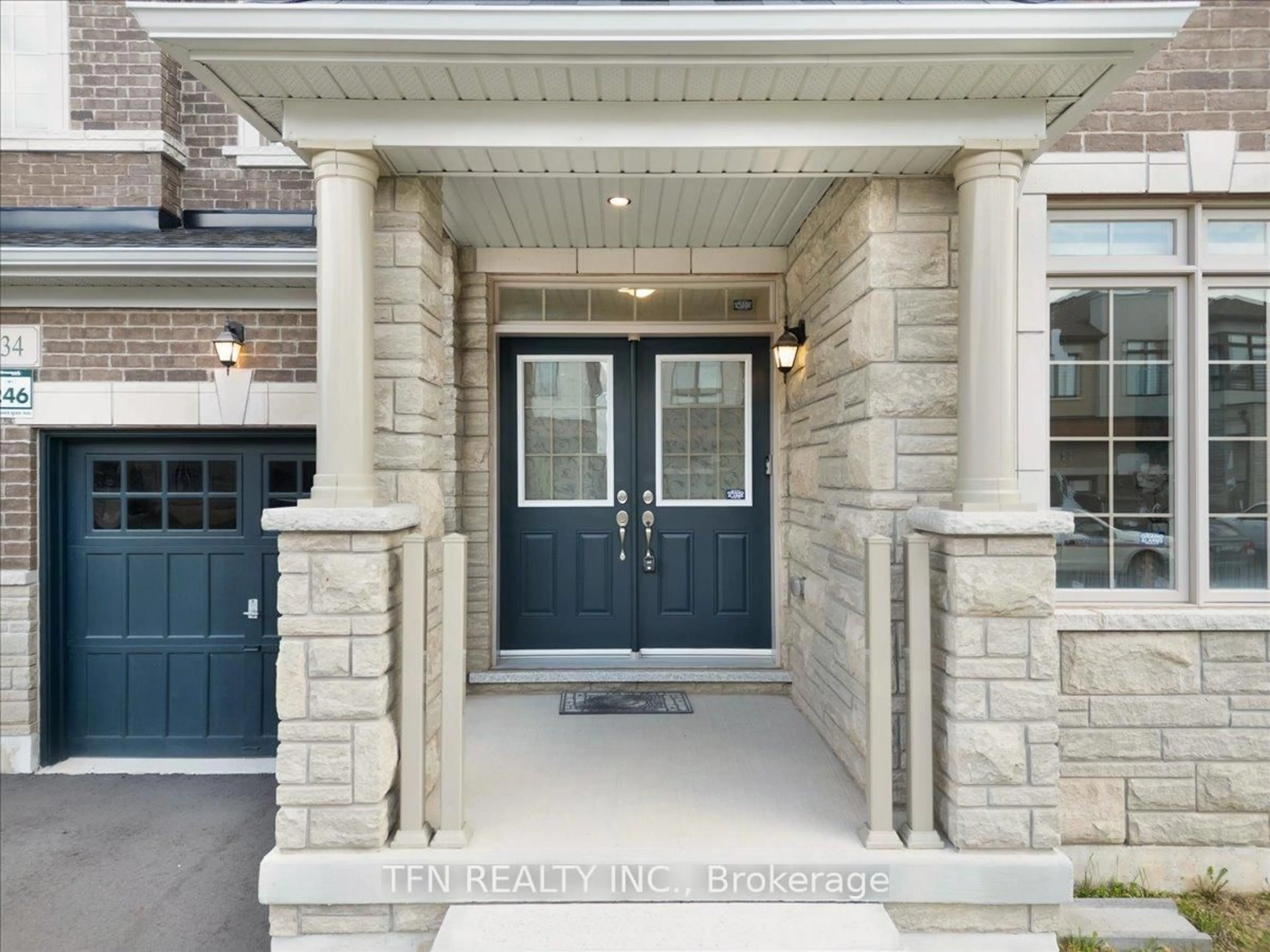Indoor entryway for 134 Granite Ridge Tr, Hamilton Ontario L0R 2H7