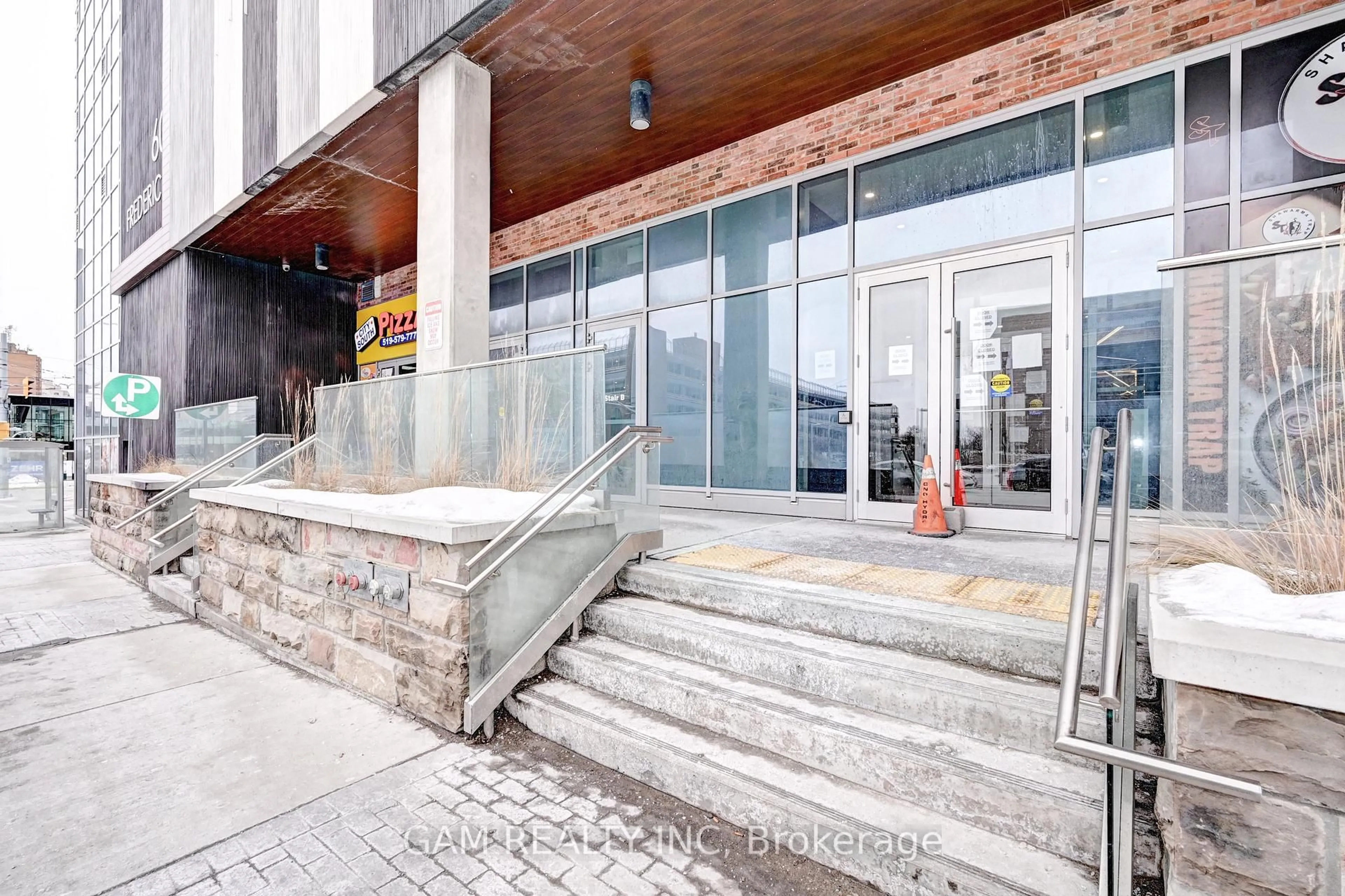 Indoor foyer for 60 Frederick St #3601, Kitchener Ontario N2H 0C7