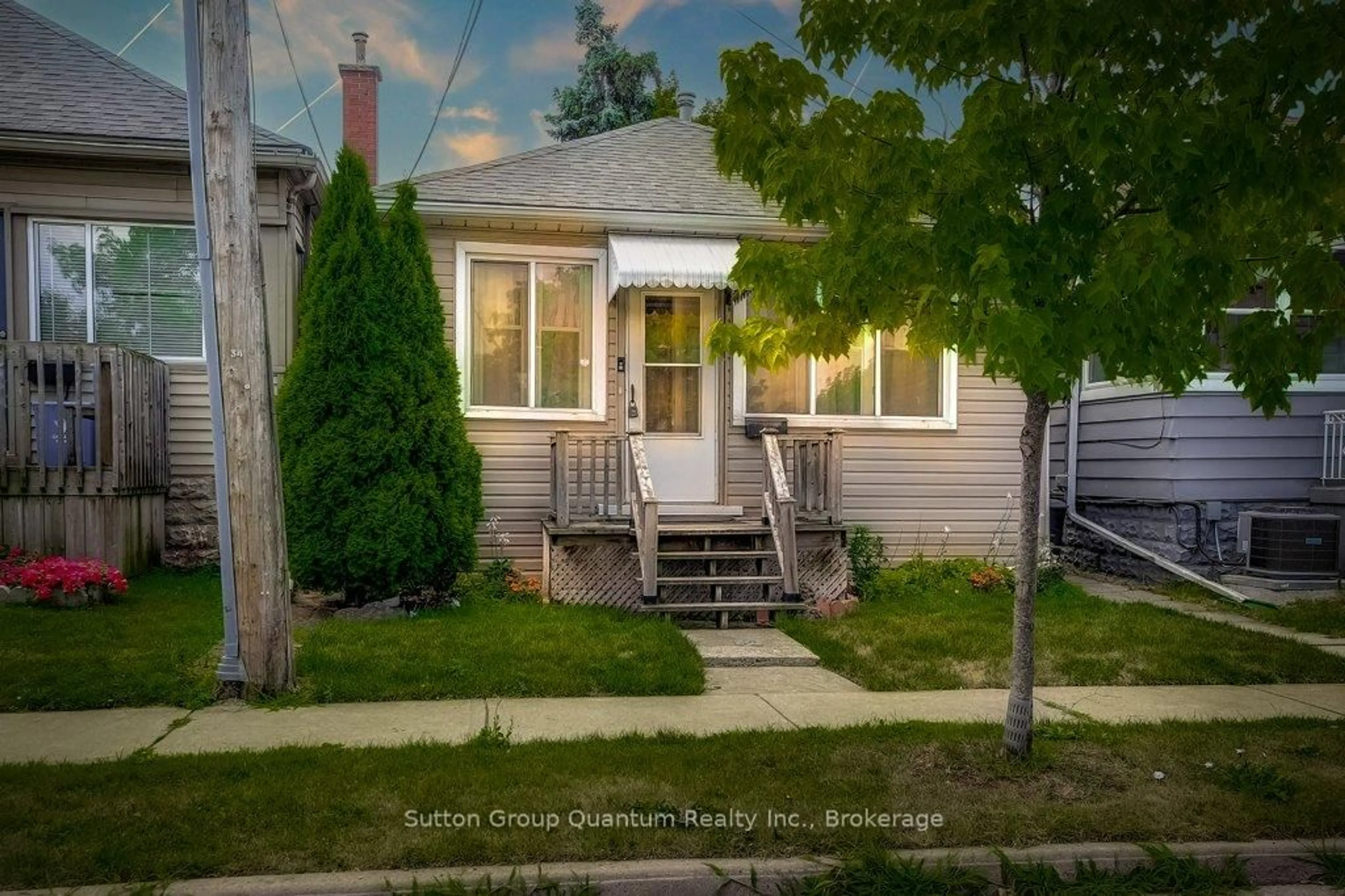 Unknown for 34 vansitmart Ave, Hamilton Ontario L8M 3A3