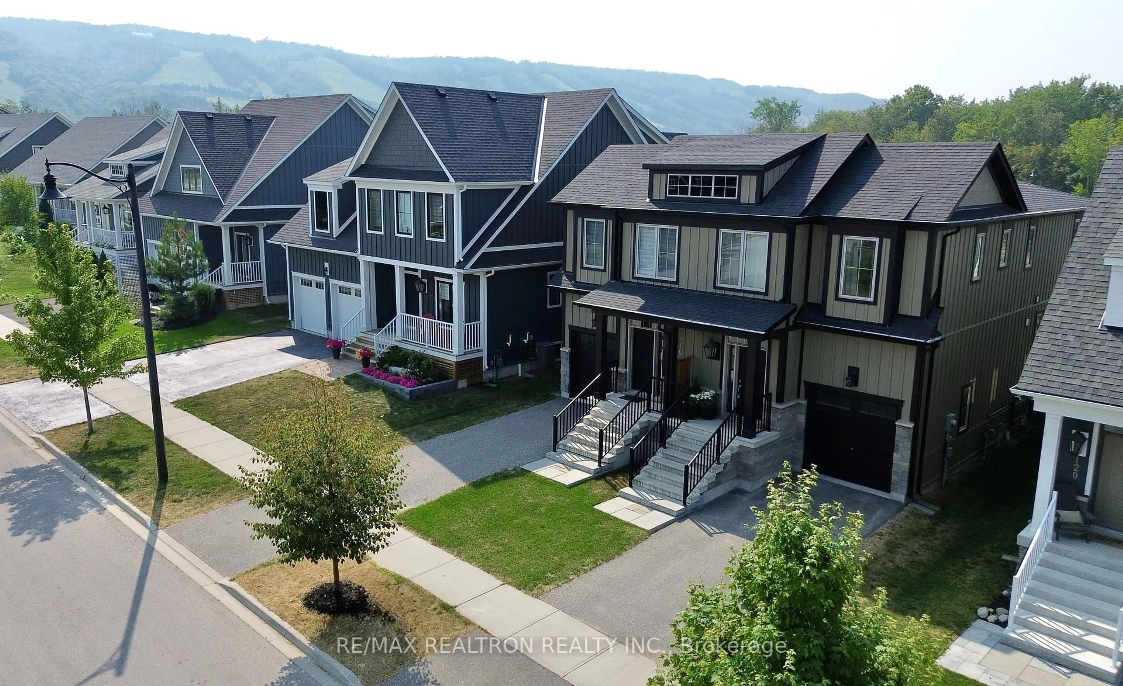 A pic from outside/outdoor area/front of a property/back of a property/a pic from drone, mountain view for 118 Red Pine St, Blue Mountains Ontario L9Y 0Z3