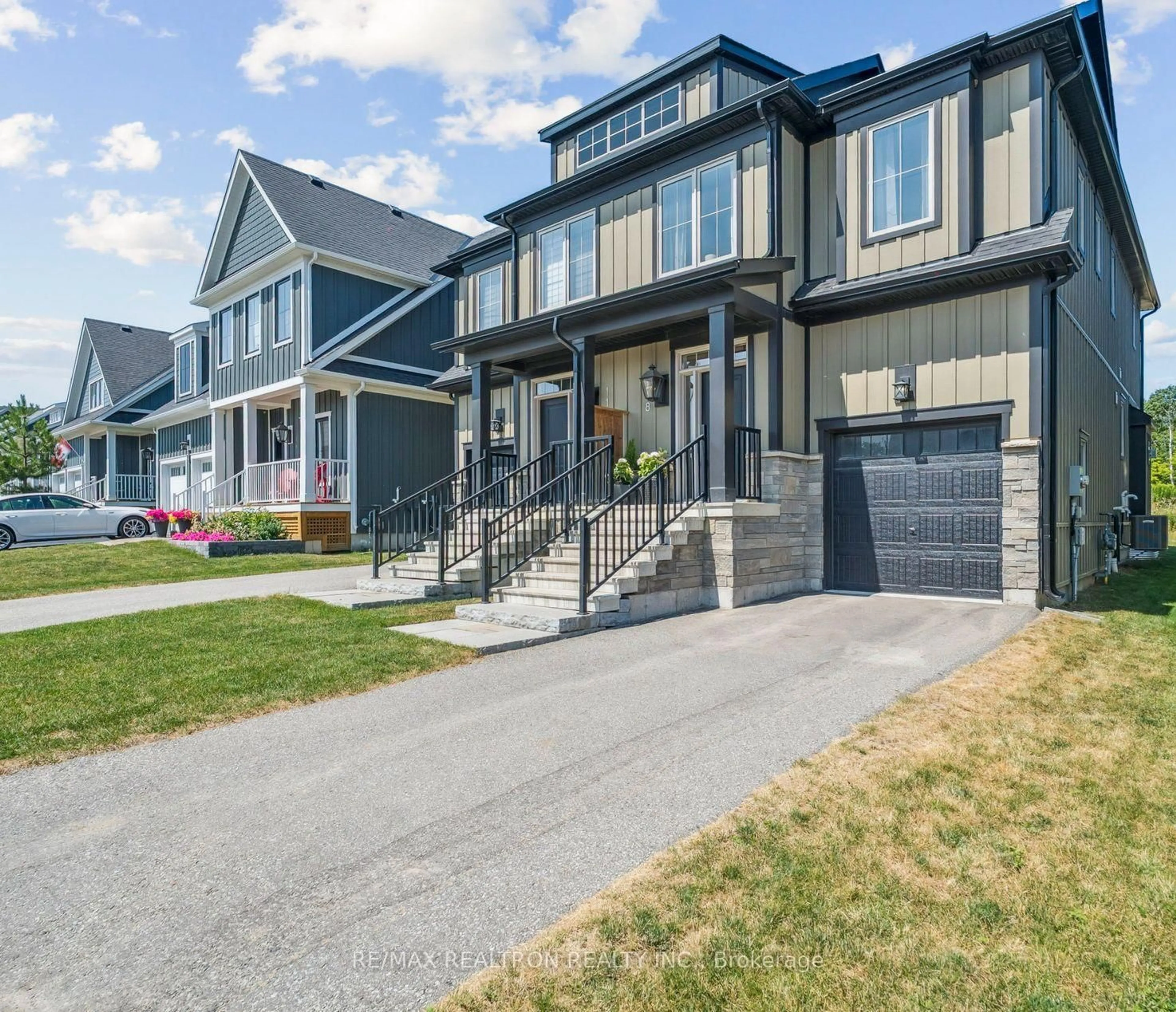Home with vinyl exterior material, street for 118 Red Pine St, Blue Mountains Ontario L9Y 0Z3