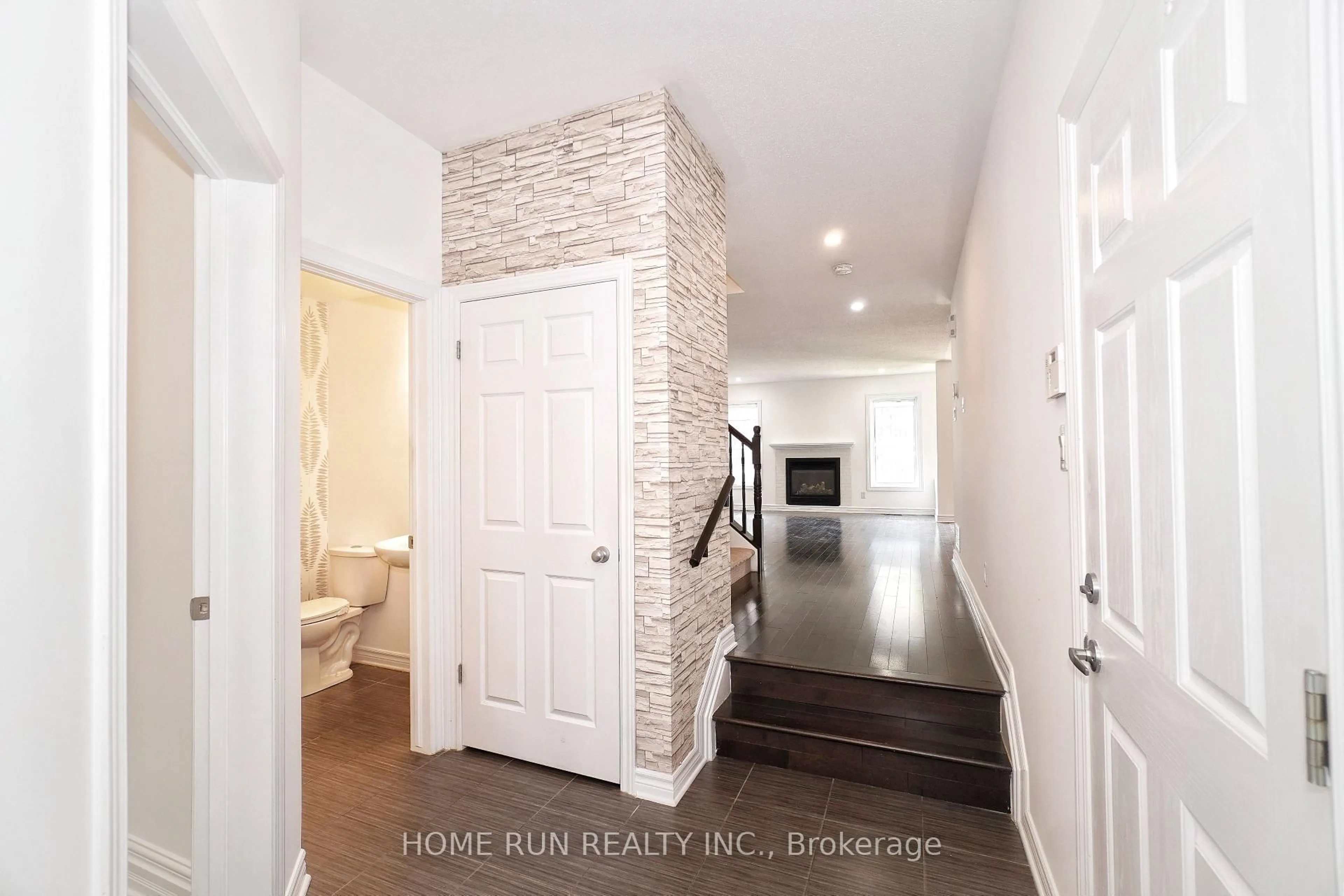 Indoor entryway for 376 Balinroan Cres, Ottawa Ontario K2J 3V1
