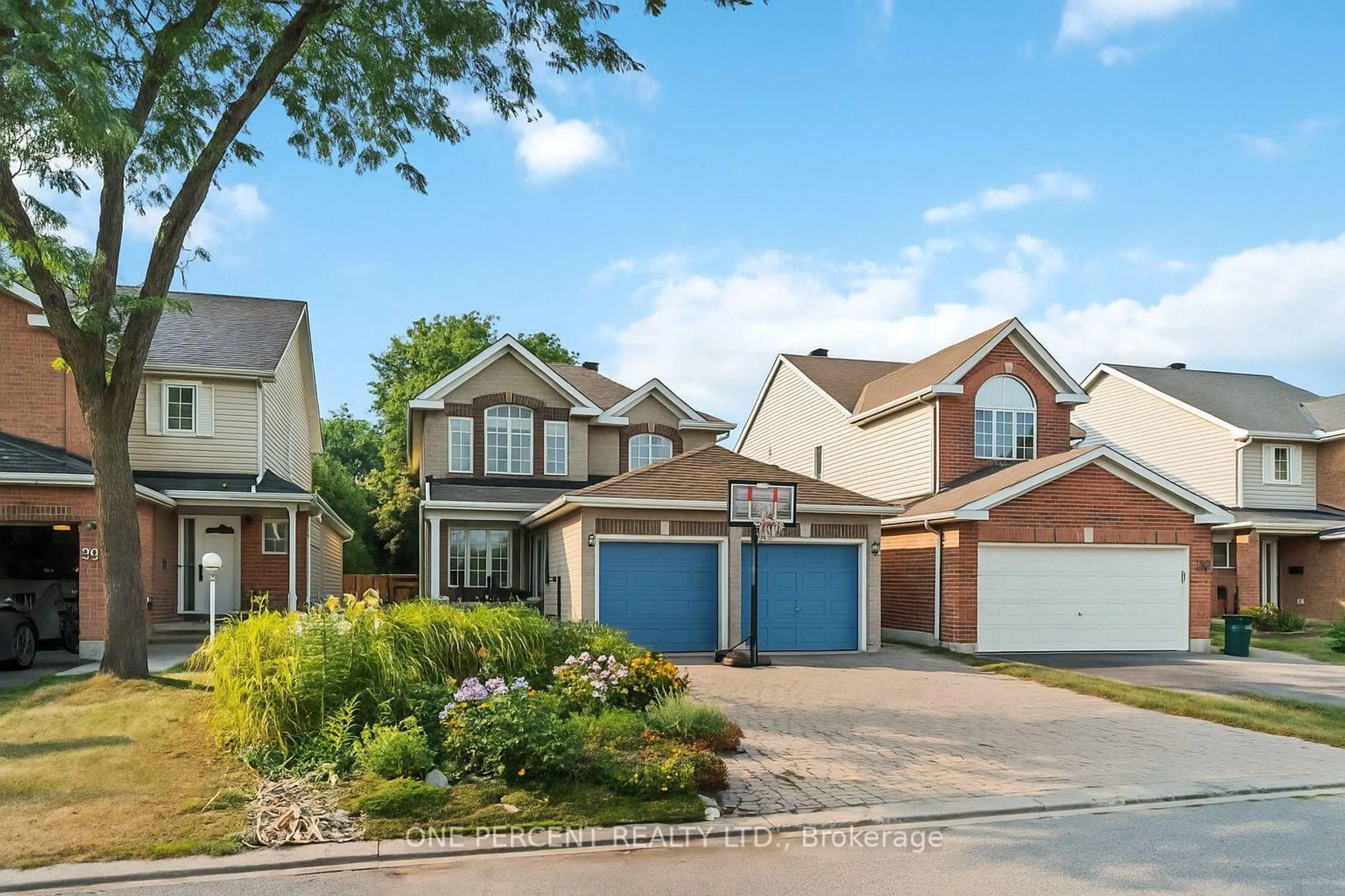 A pic from outside/outdoor area/front of a property/back of a property/a pic from drone, street for 31 ARMAGH Way, Ottawa Ontario K2J 4C3