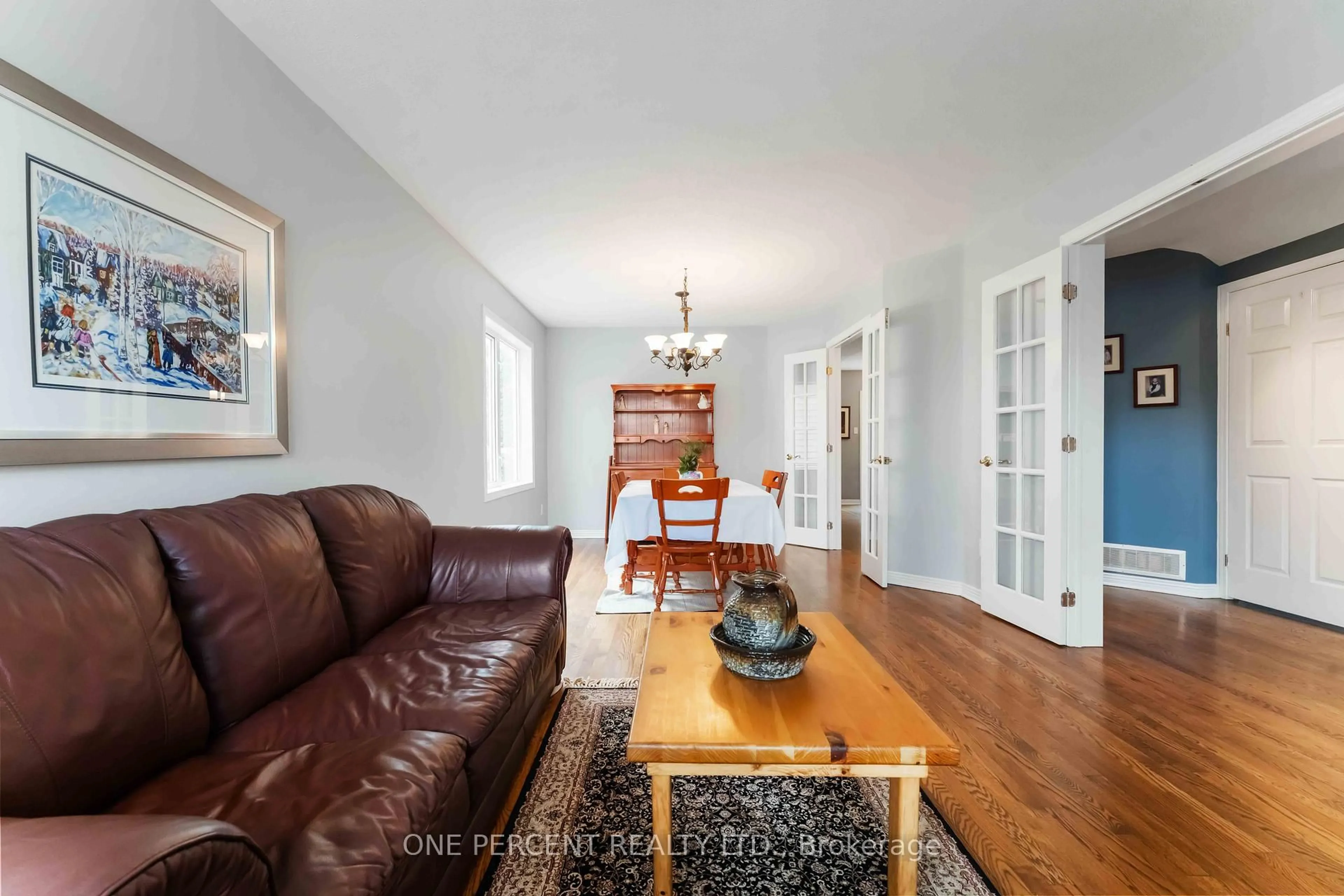 Living room with furniture, wood/laminate floor for 31 ARMAGH Way, Ottawa Ontario K2J 4C3