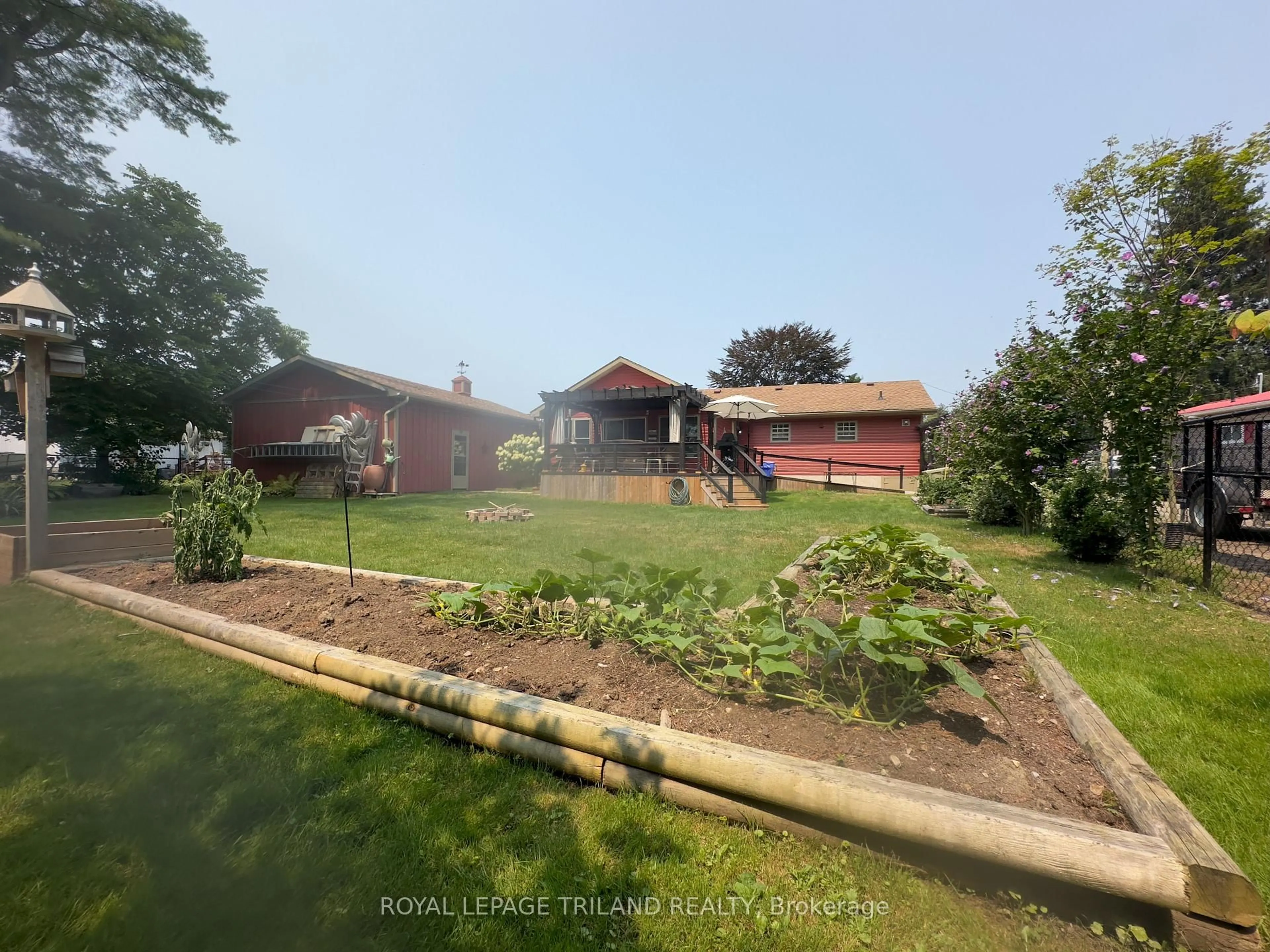 A pic from outside/outdoor area/front of a property/back of a property/a pic from drone, unknown for 4 Grace Crt, Bayham Ontario N0J 1T0