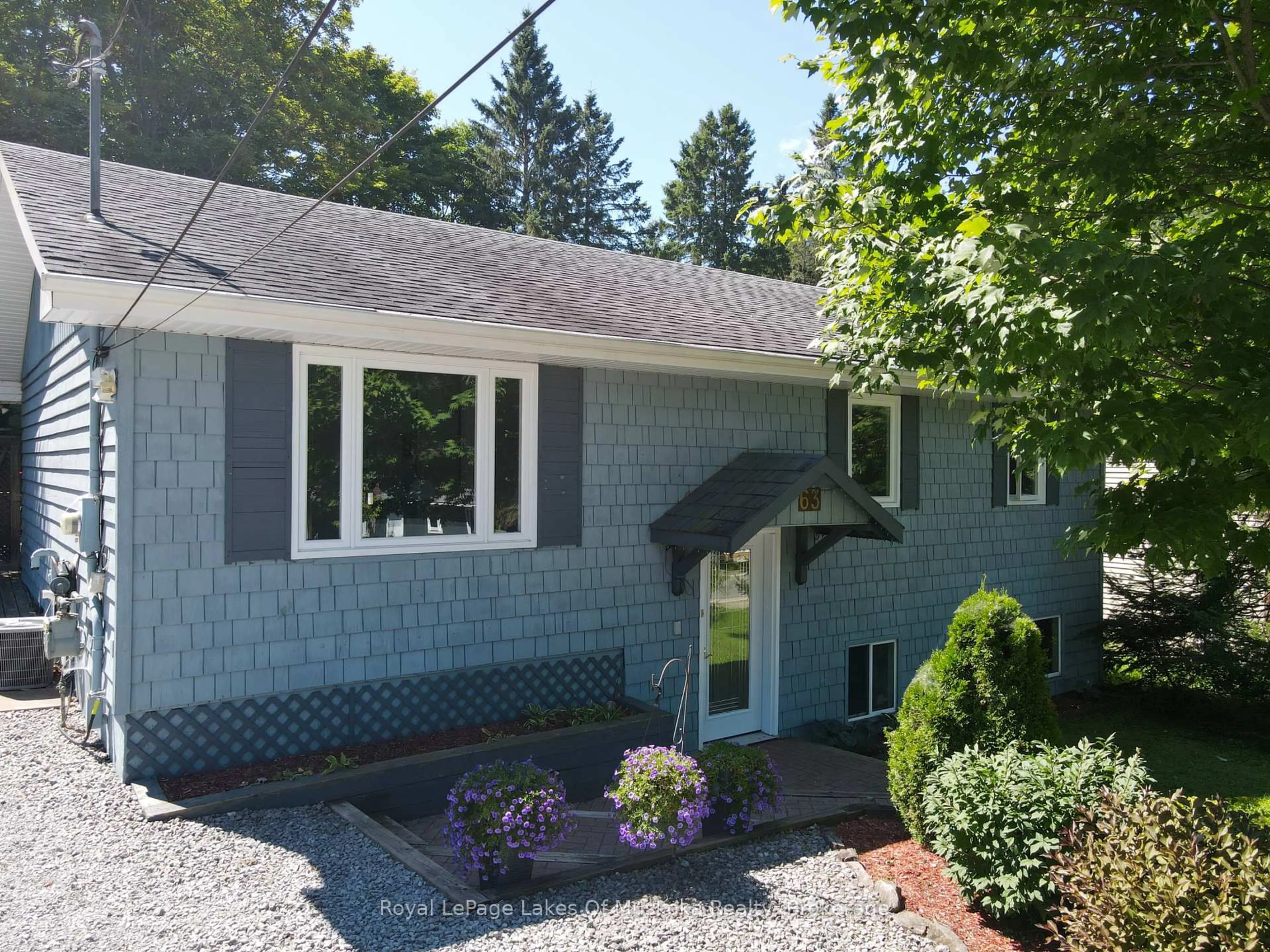 Home with vinyl exterior material, street for 63 Florence St, Huntsville Ontario P1H 1V4