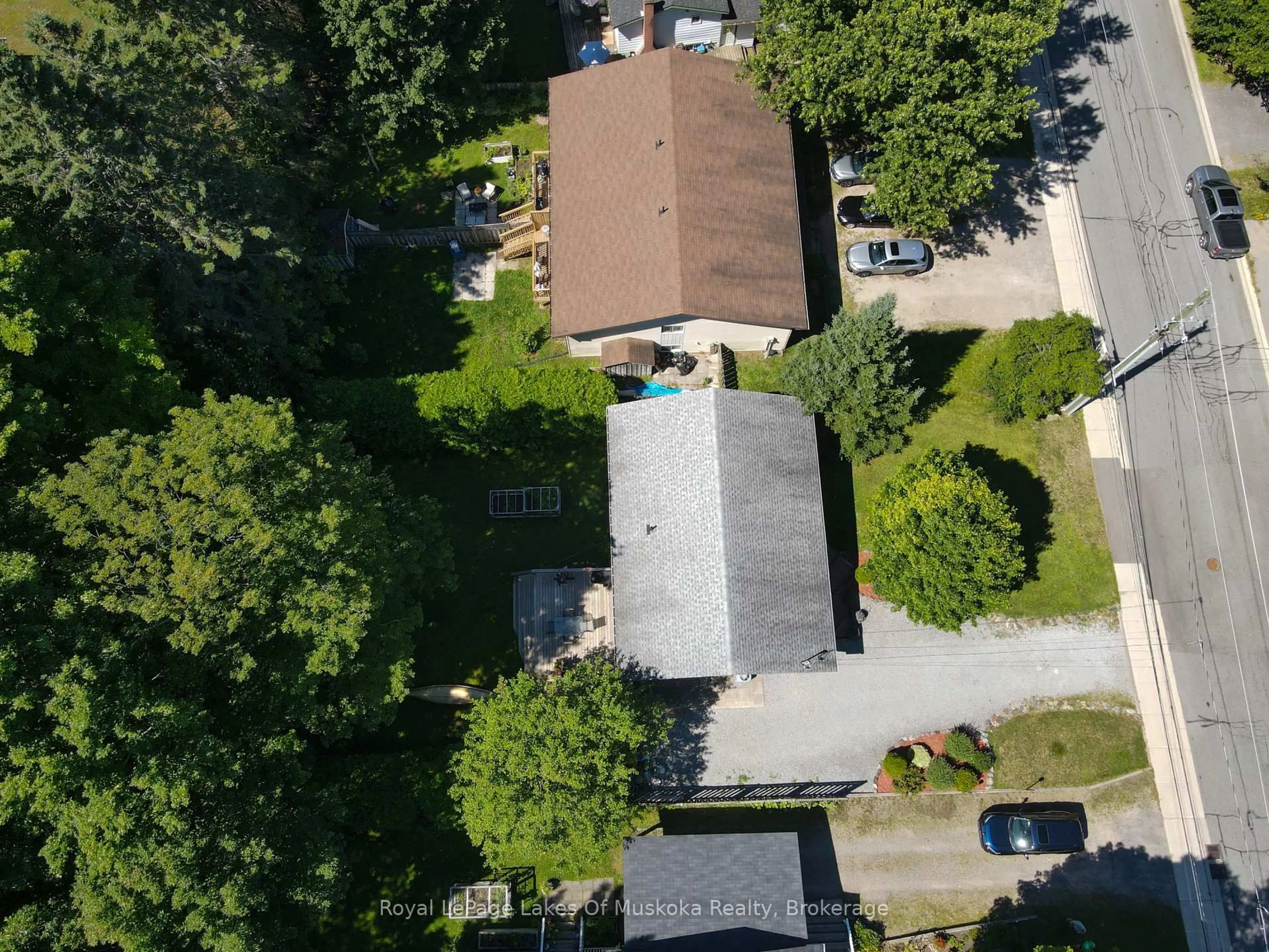 A pic from outside/outdoor area/front of a property/back of a property/a pic from drone, street for 63 Florence St, Huntsville Ontario P1H 1V4