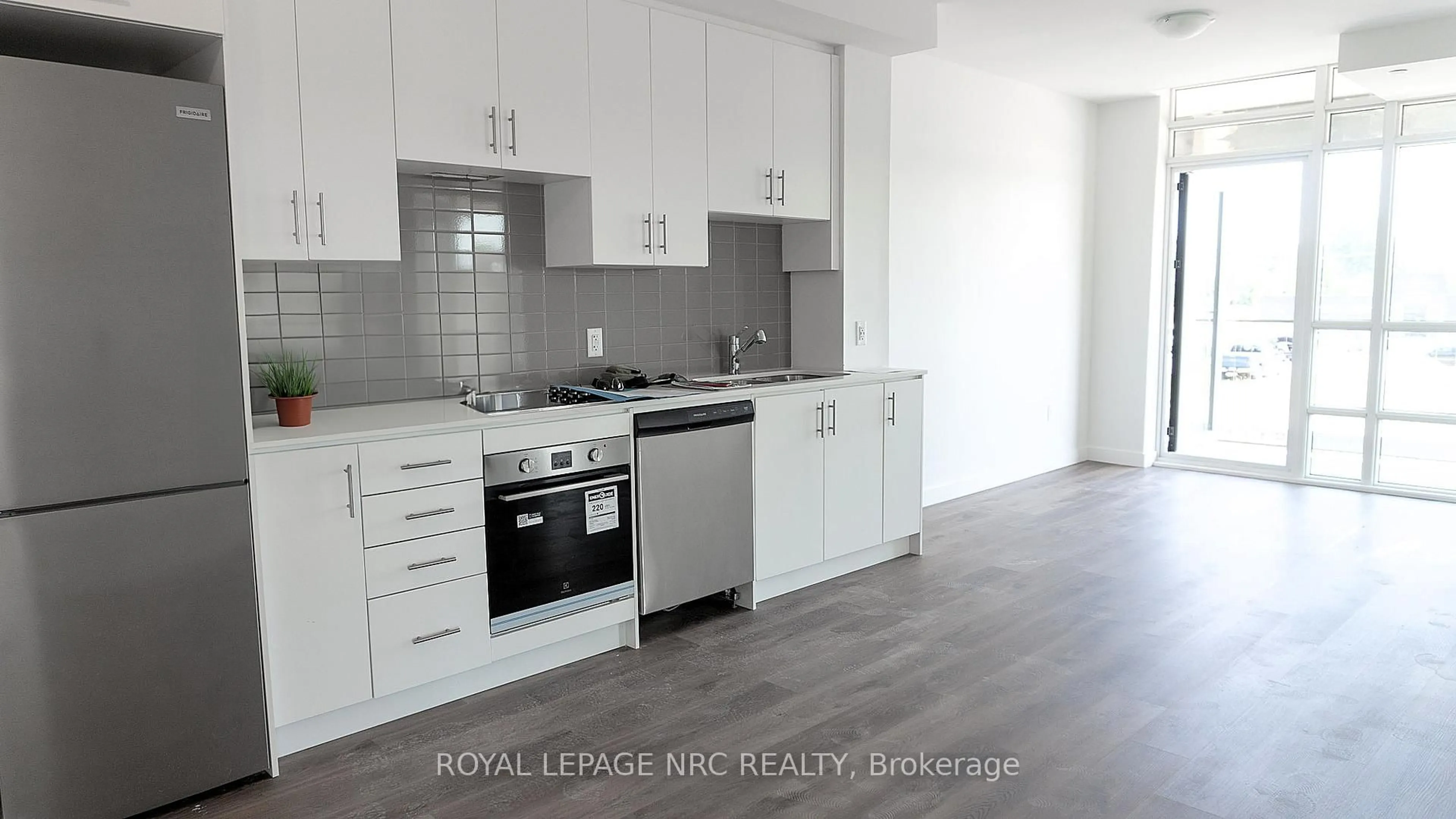 Standard kitchen, wood/laminate floor for 461 Green Rd #223, Hamilton Ontario L8E 5B4
