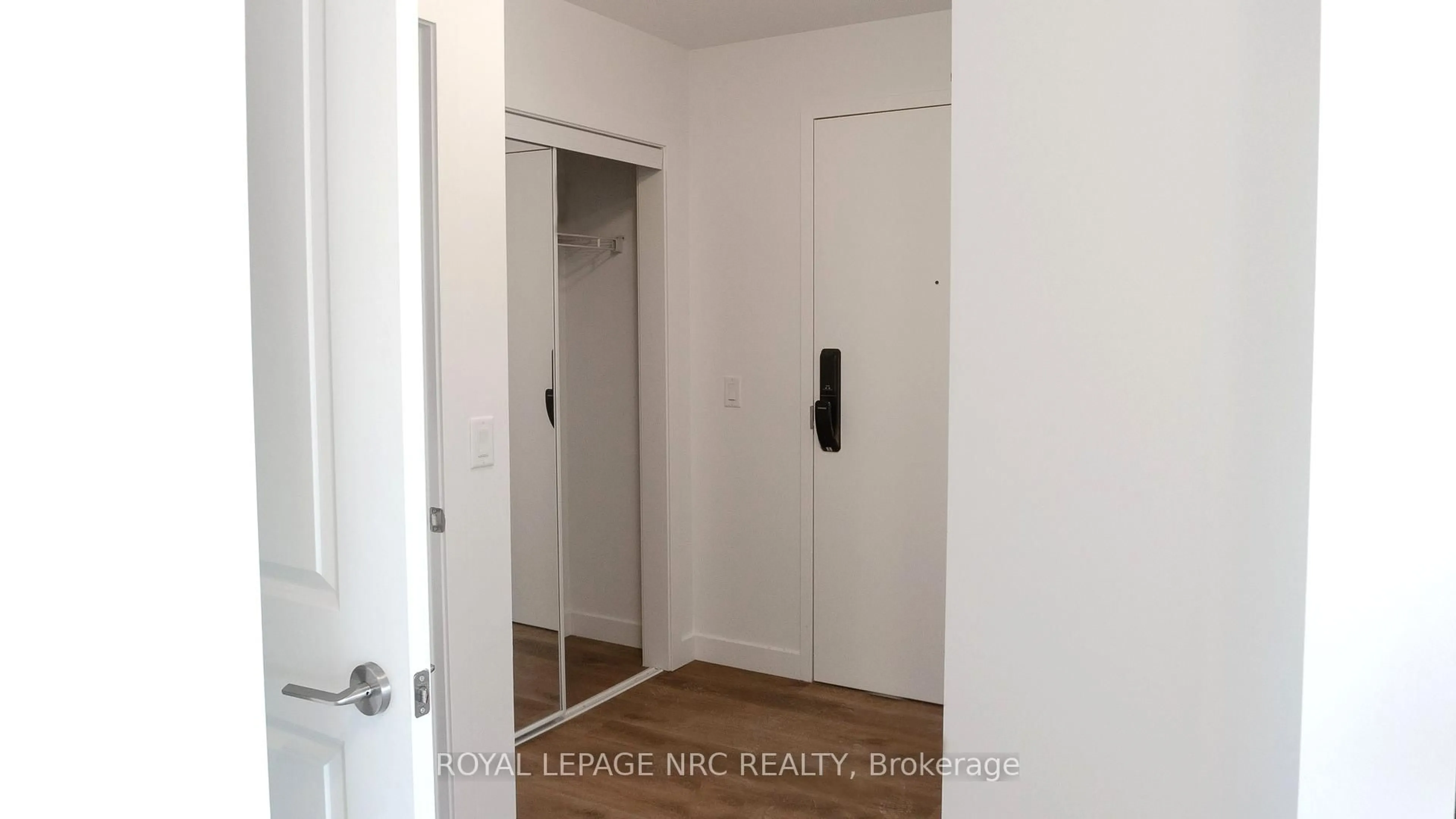 Indoor entryway for 461 Green Rd #223, Hamilton Ontario L8E 5B4