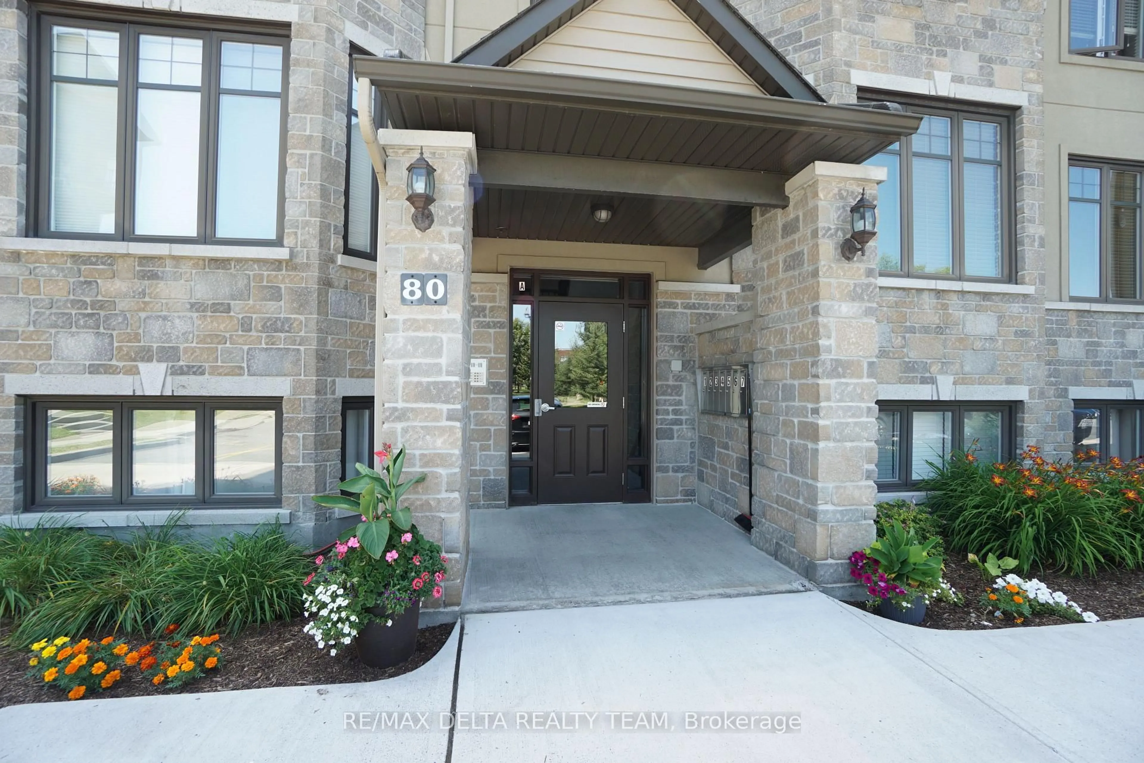 Indoor entryway for 80 PRESTIGE Circ #1, Ottawa Ontario K4A 0Y1
