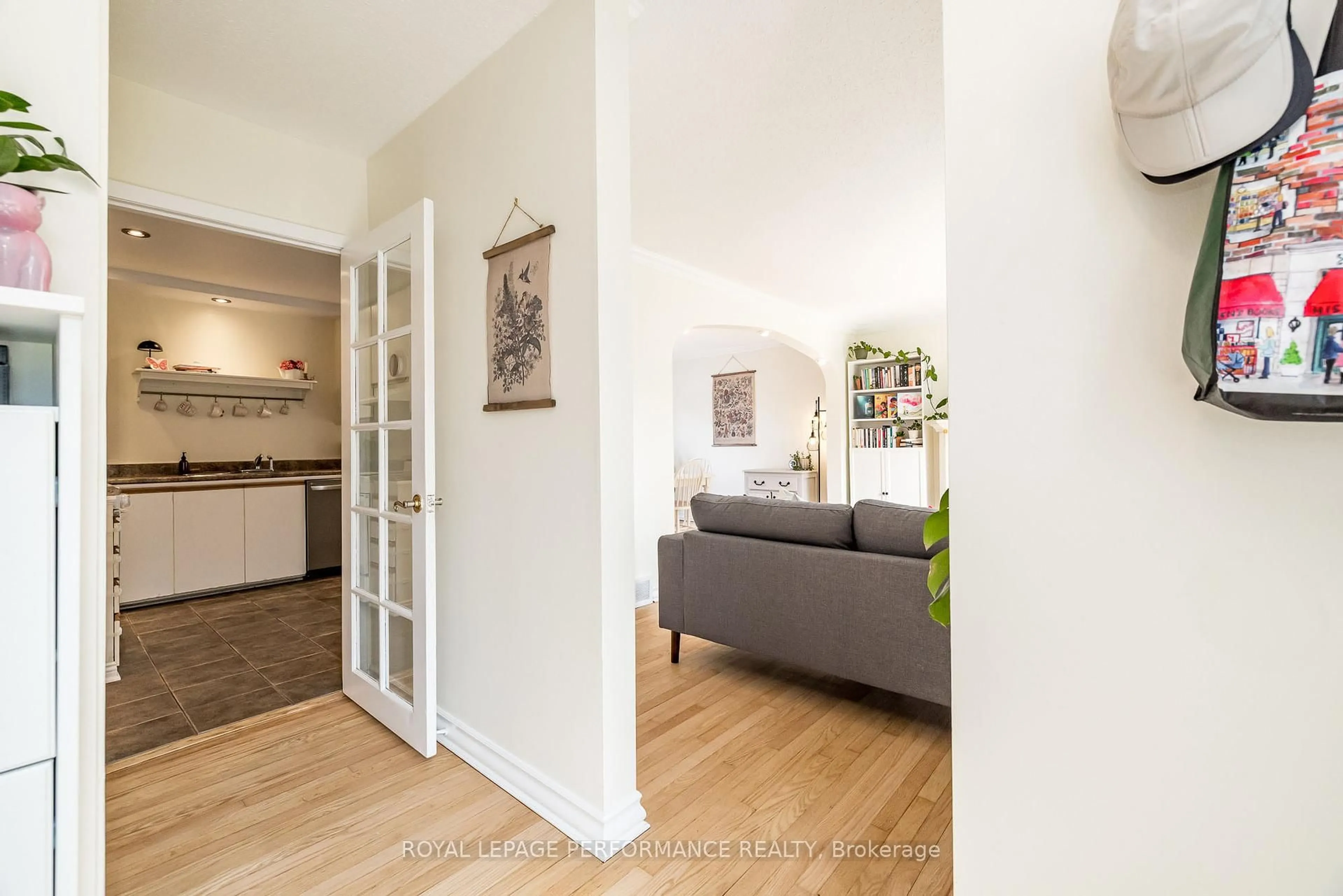 Indoor entryway for 3038 Southmore Dr, Ottawa Ontario K1V 6Z4