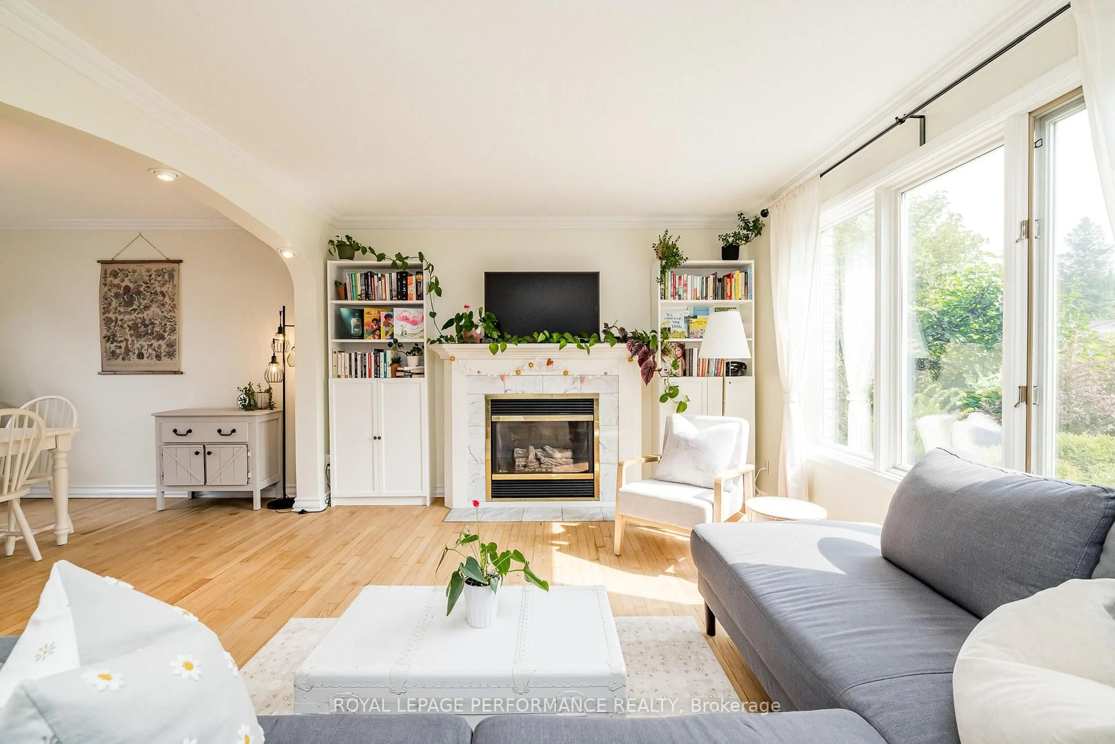 Living room with furniture, unknown for 3038 Southmore Dr, Ottawa Ontario K1V 6Z4