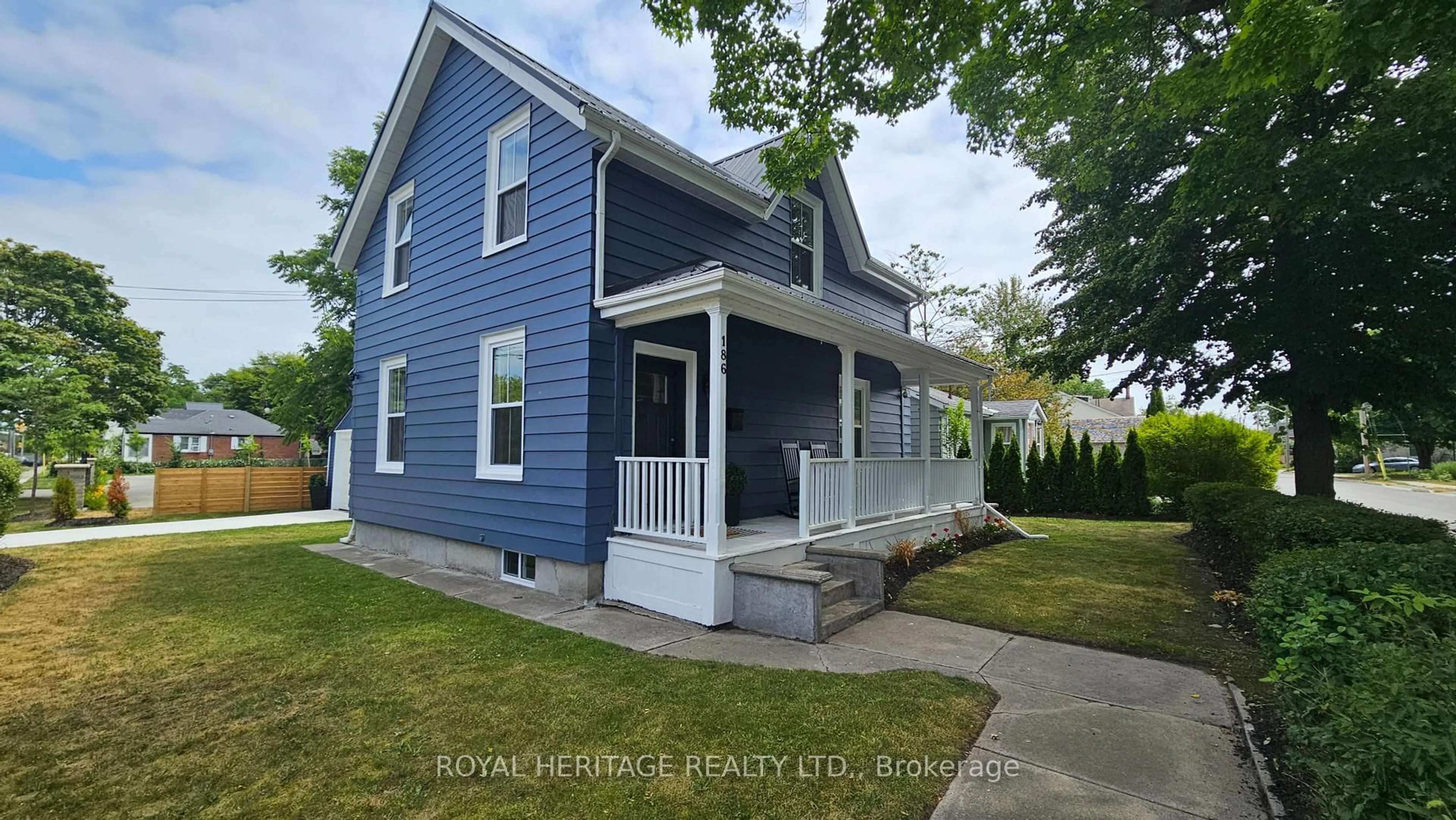 Home with vinyl exterior material, street for 186 Durham St, Cobourg Ontario K9A 3H6
