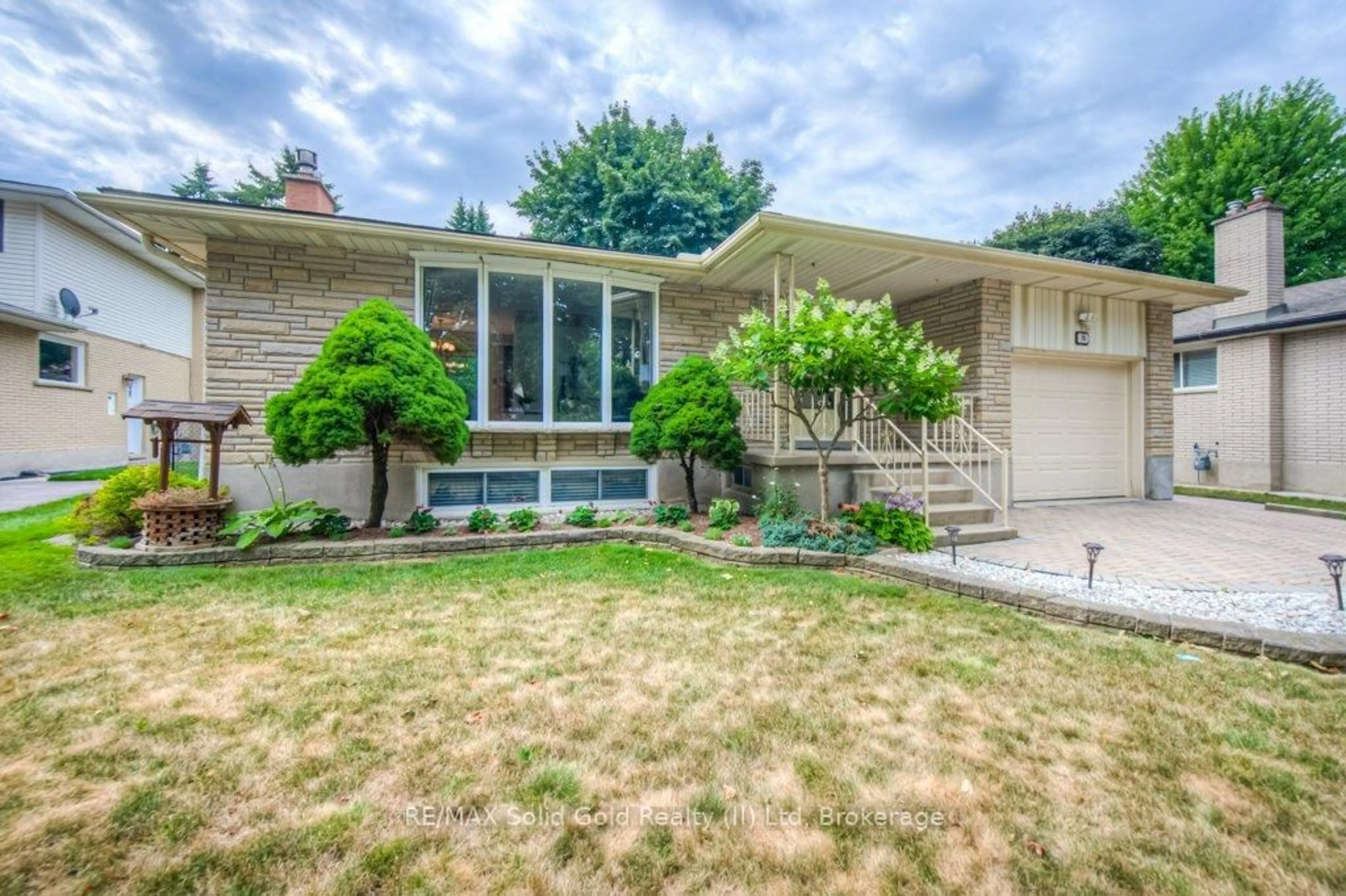 Home with brick exterior material, street for 16 Wolfe's Crt, Kitchener Ontario N2B 2Z1